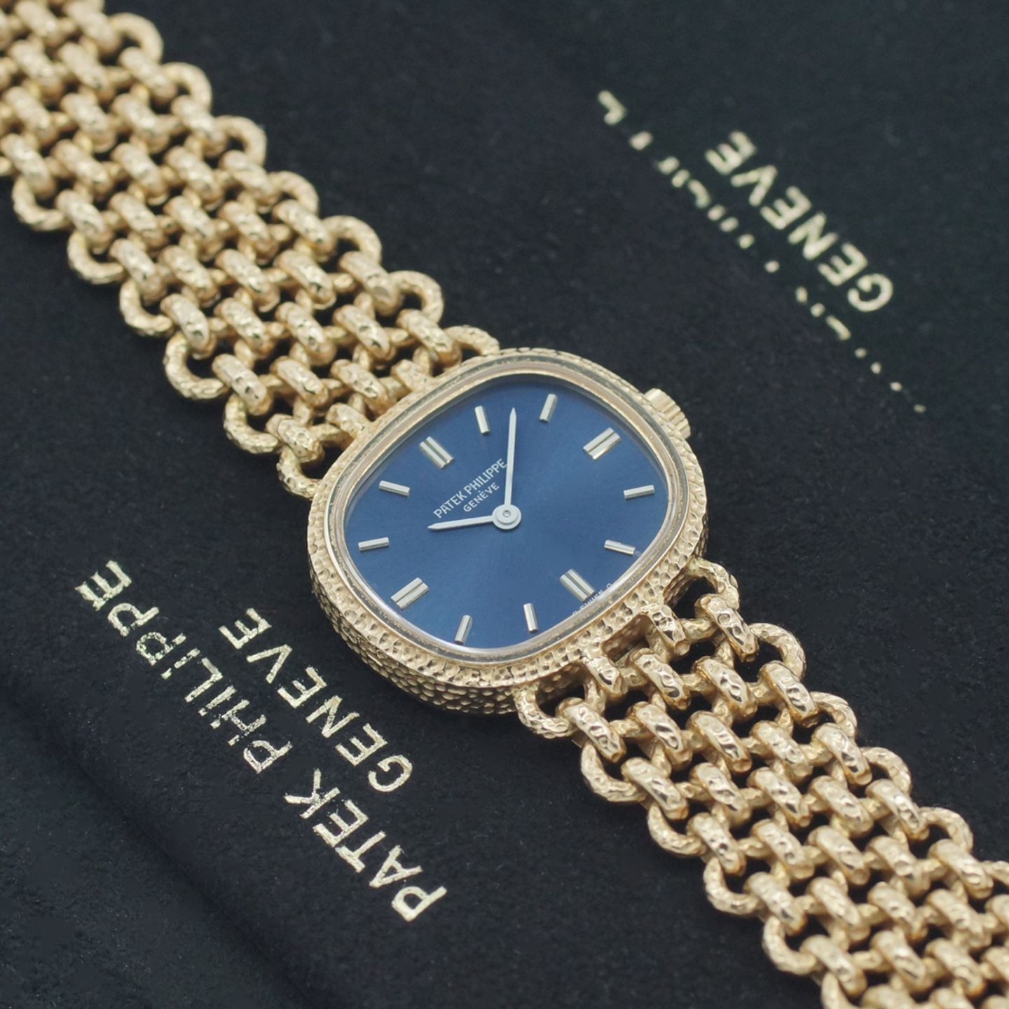 Patek Philippe Ellipse 4133 (1975) - Black dial 22 mm Yellow Gold case (1/8)