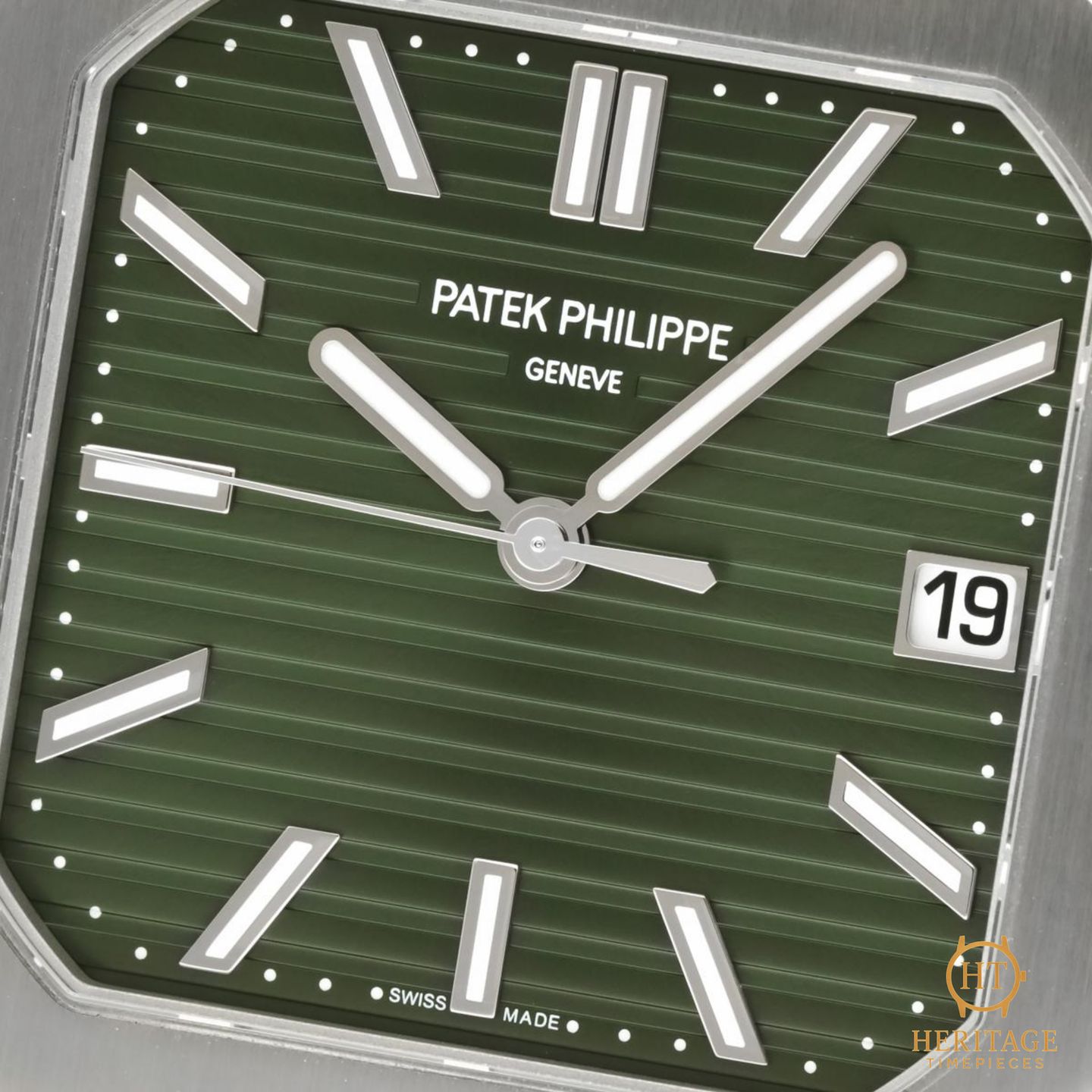 Patek Philippe Cubitus 5821/1A-001 (2024) - Green dial 45 mm Steel case (3/8)