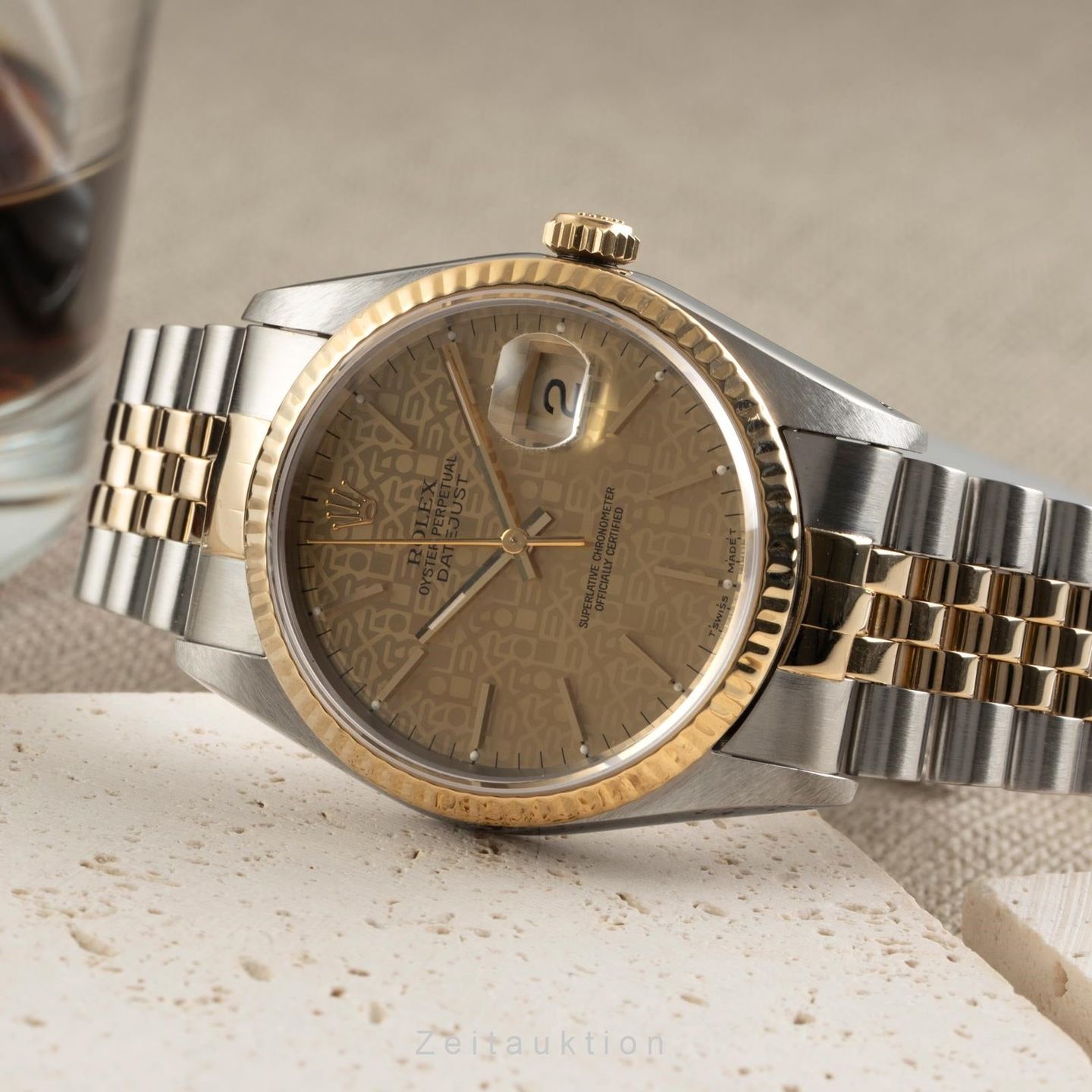 Rolex Datejust 36 16233 (1992) - Goud wijzerplaat 36mm Goud/Staal (2/8)
