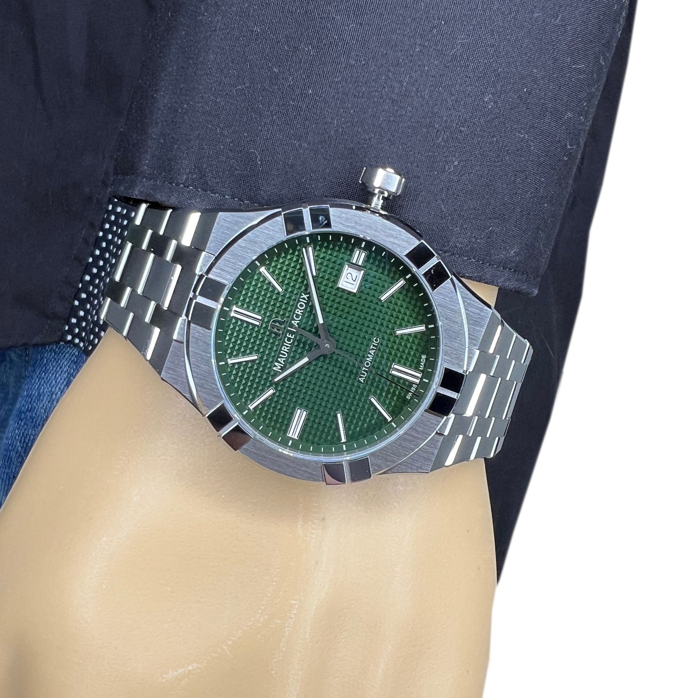 Maurice Lacroix Aikon AI6008-SS002-630-1 (2024) - Green dial 42 mm Steel case (2/8)