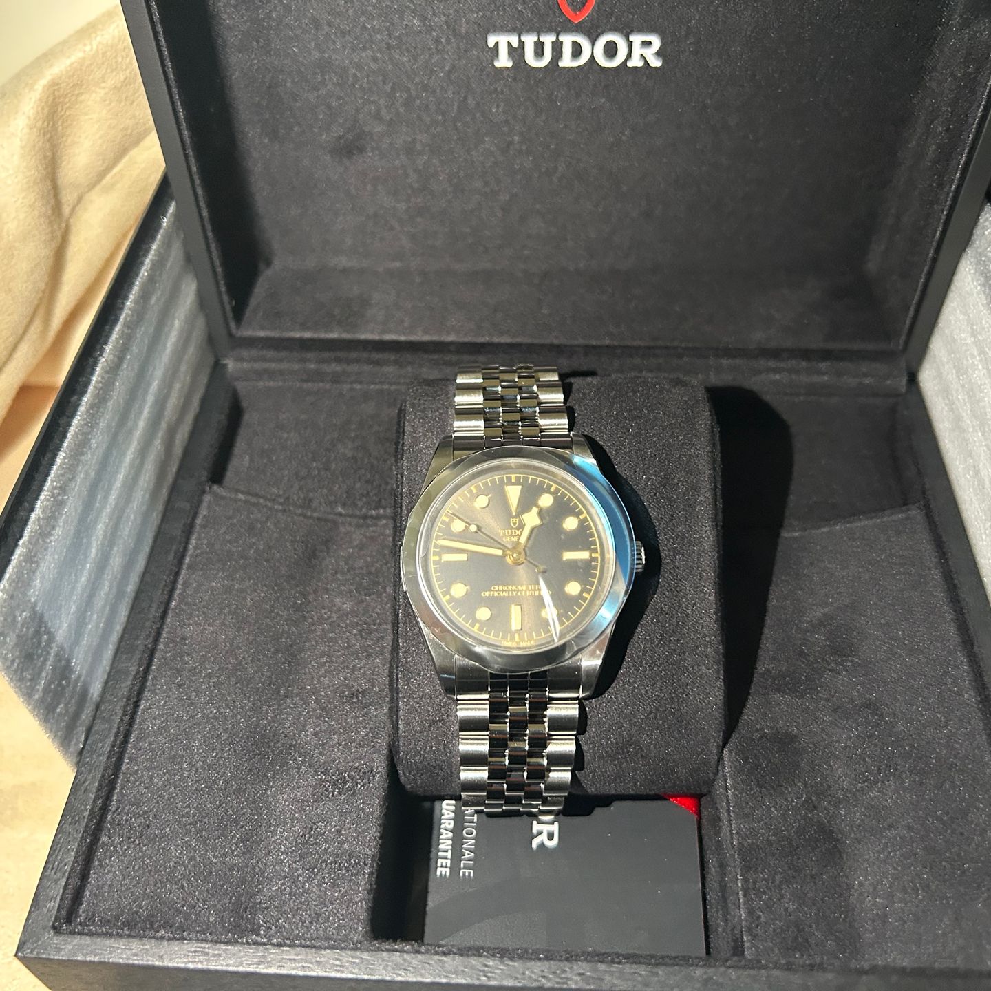 Tudor Black Bay 79660 (2024) - Black dial 39 mm Steel case (2/8)