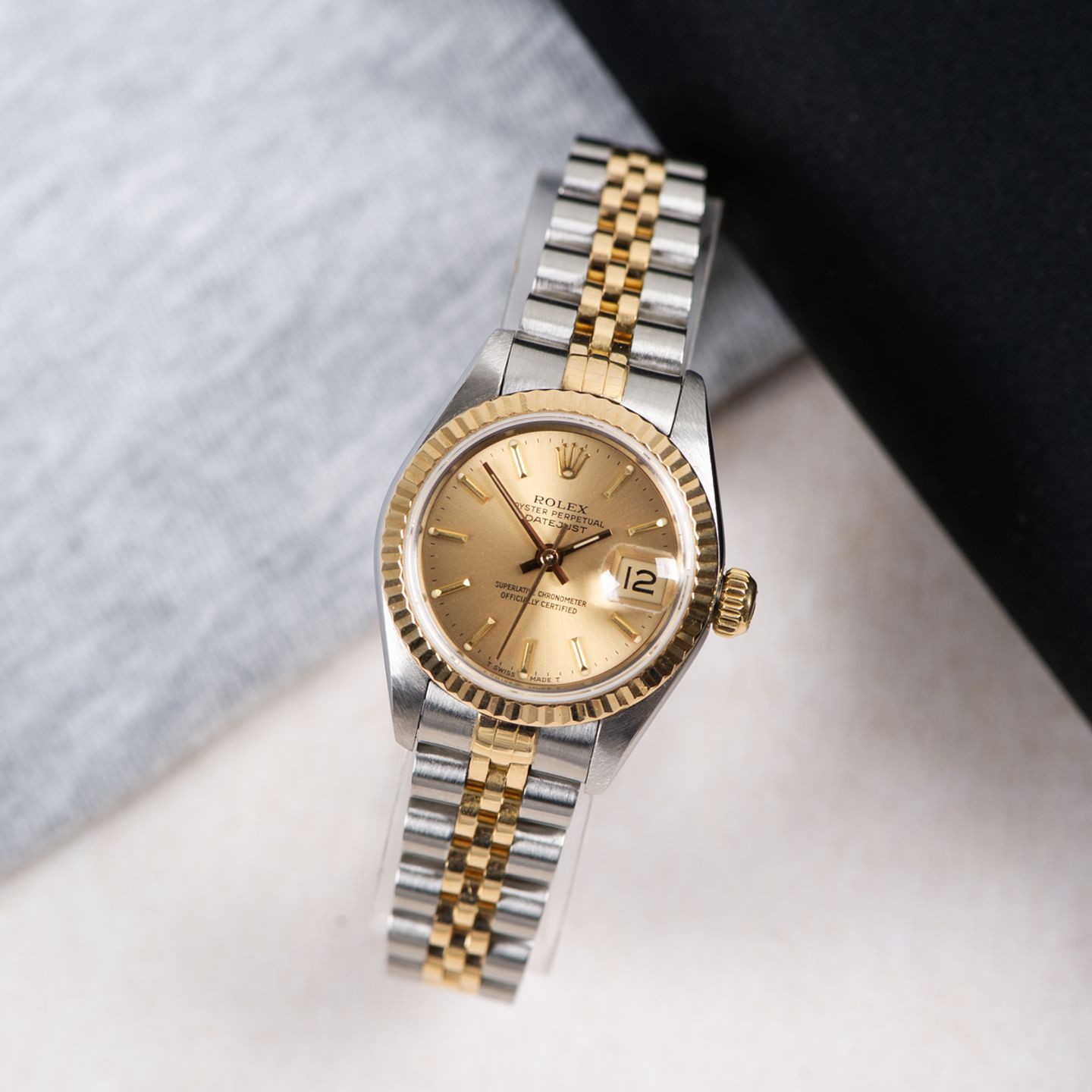 Rolex Lady-Datejust 69173 (1995) - Champagne wijzerplaat 26mm Goud/Staal (1/8)