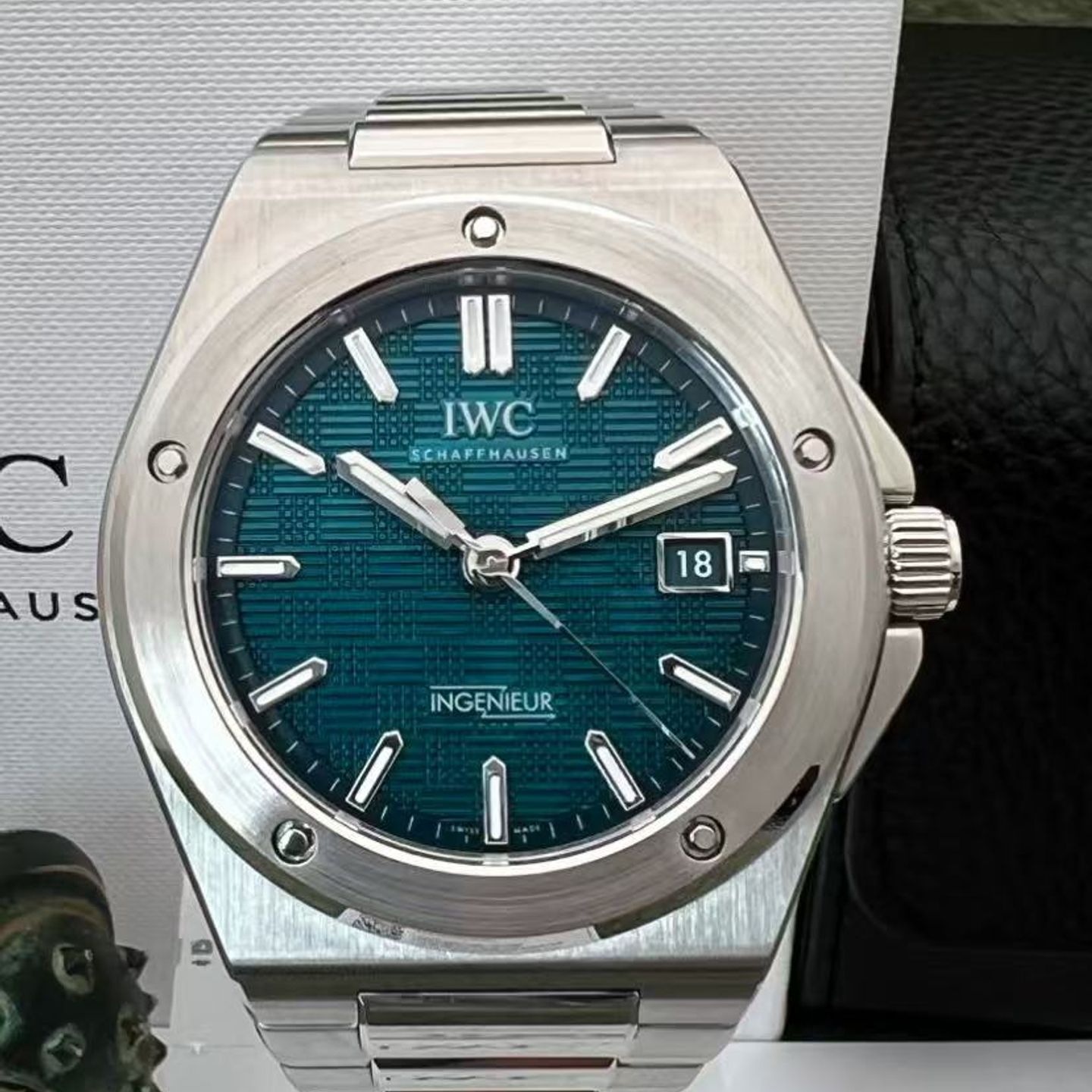 IWC Ingenieur Automatic IW328903 (2025) - Blue dial 40 mm Steel case (7/11)
