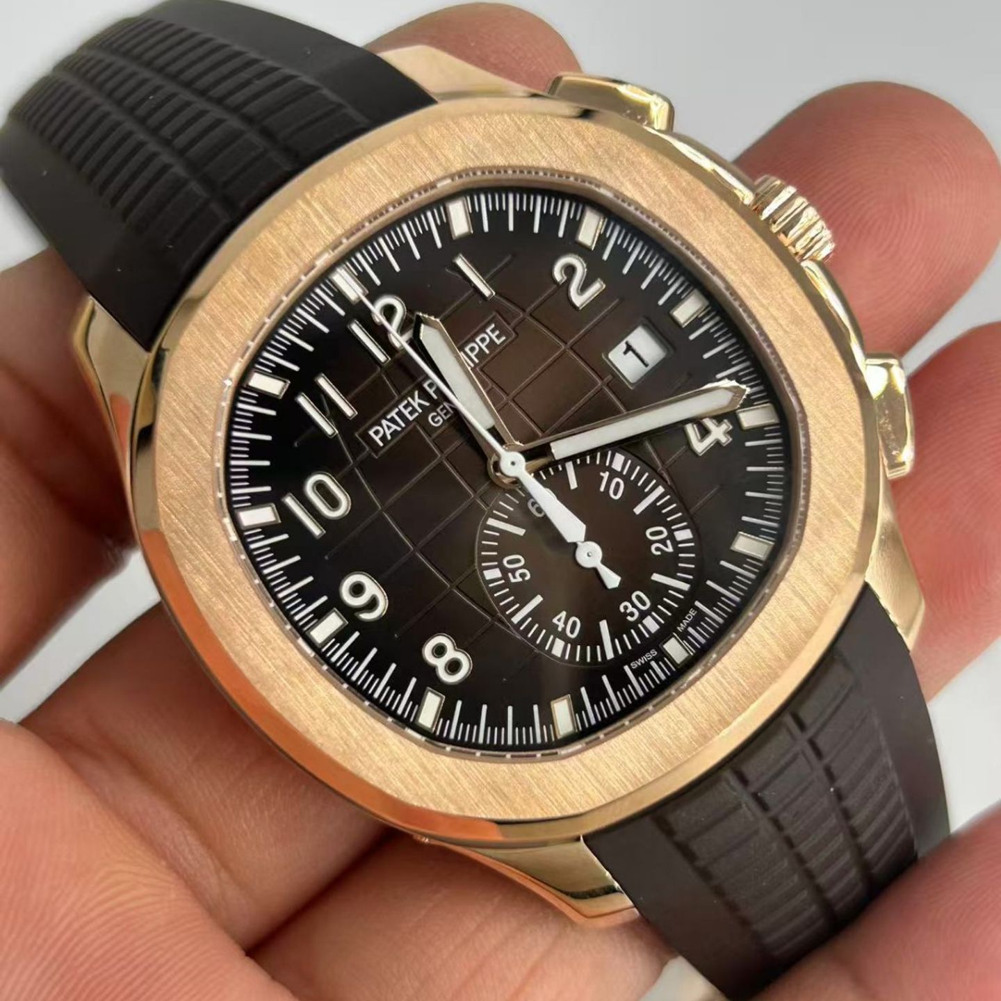Patek Philippe Aquanaut 5968R-001 (2024) - Brown dial 42 mm Rose Gold case (6/8)