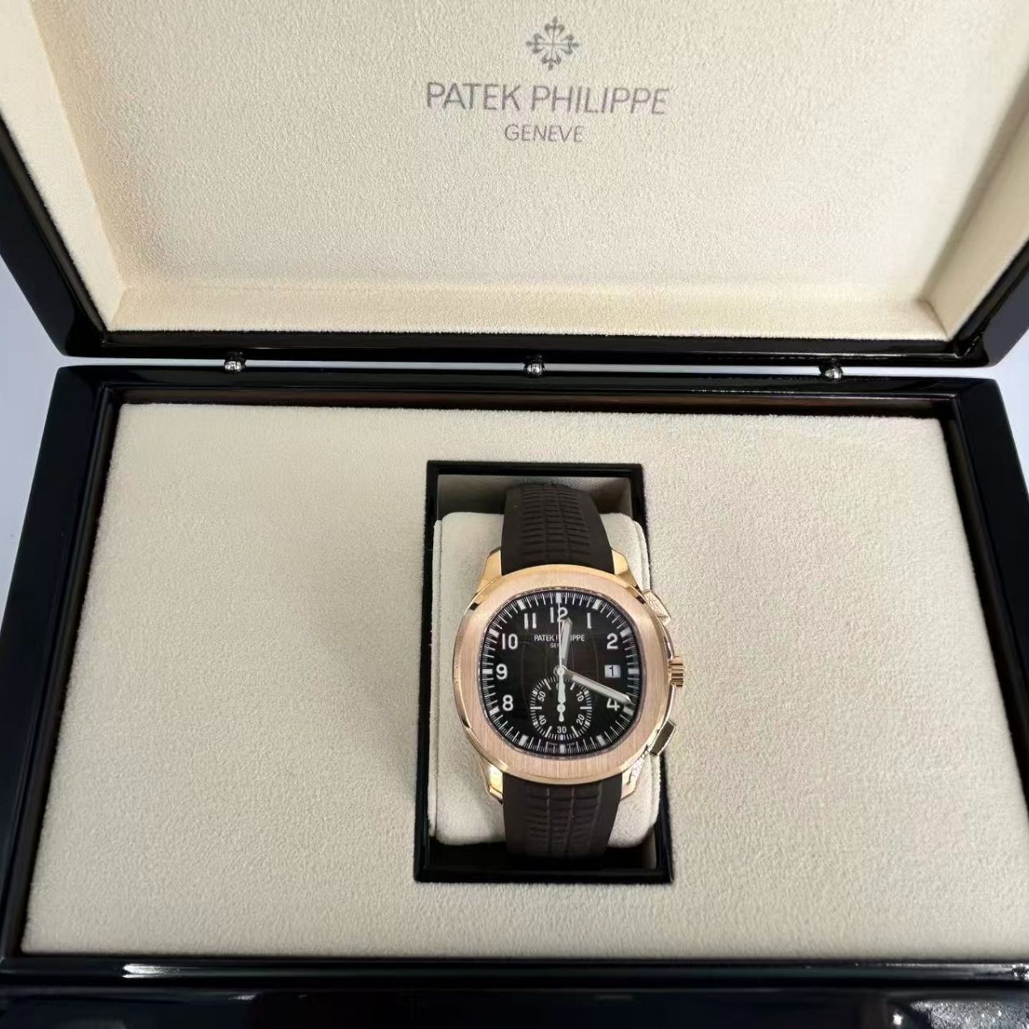 Patek Philippe Aquanaut 5968R-001 (2024) - Brown dial 42 mm Rose Gold case (7/8)