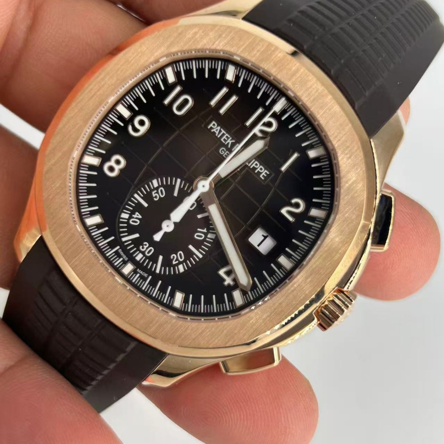 Patek Philippe Aquanaut 5968R-001 (2024) - Brown dial 42 mm Rose Gold case (2/8)