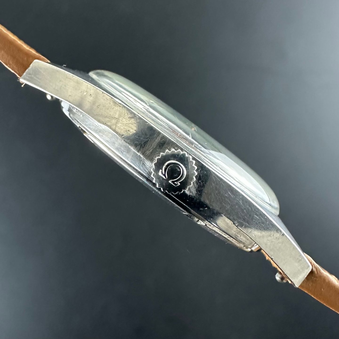 Omega Genève 136.041 - (5/8)