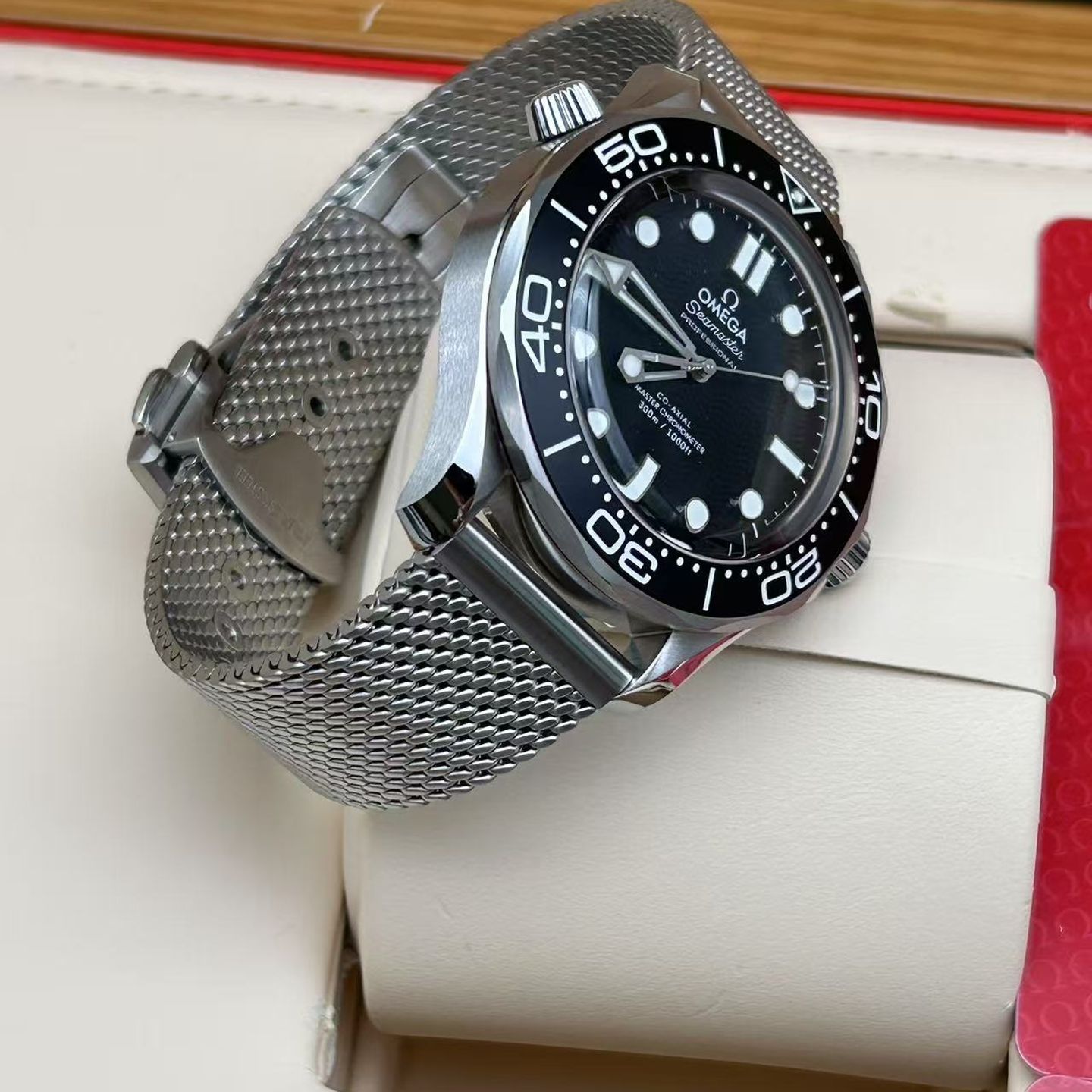 Omega Seamaster Diver 300 M 210.30.42.20.01.010 (2025) - Zwart wijzerplaat 42mm Staal (4/8)