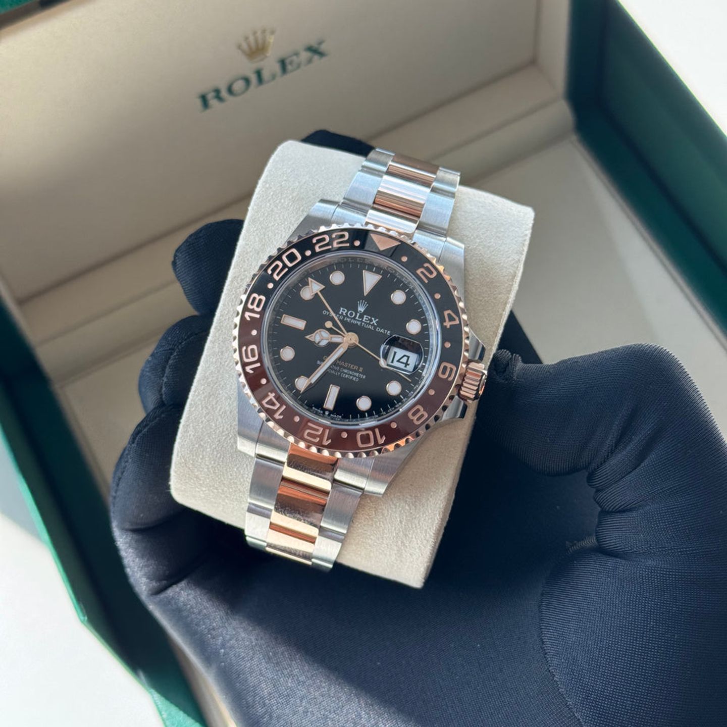 Rolex GMT-Master II 126711CHNR (2025) - Zwart wijzerplaat 40mm Goud/Staal (2/7)