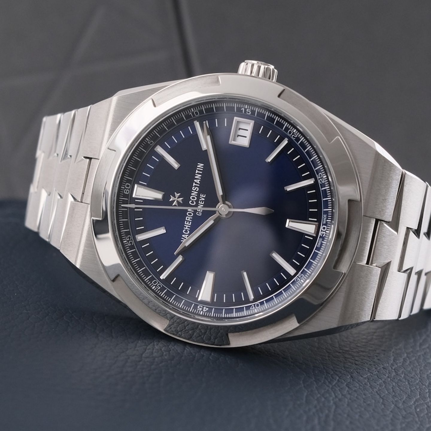 Vacheron Constantin Overseas 4520V/210A-B128 (2024) - Blauw wijzerplaat 41mm Staal (4/8)