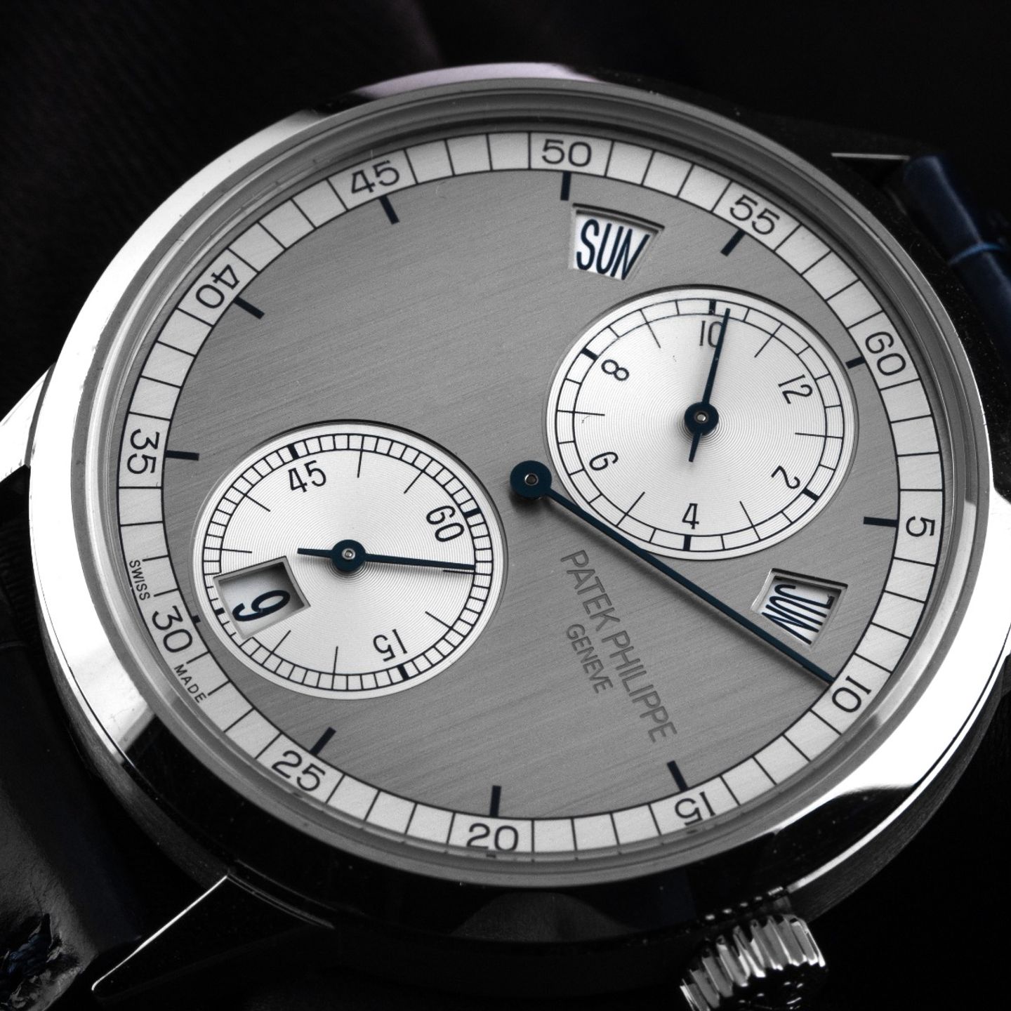 Patek Philippe Annual Calendar 5235G-001 - (3/7)