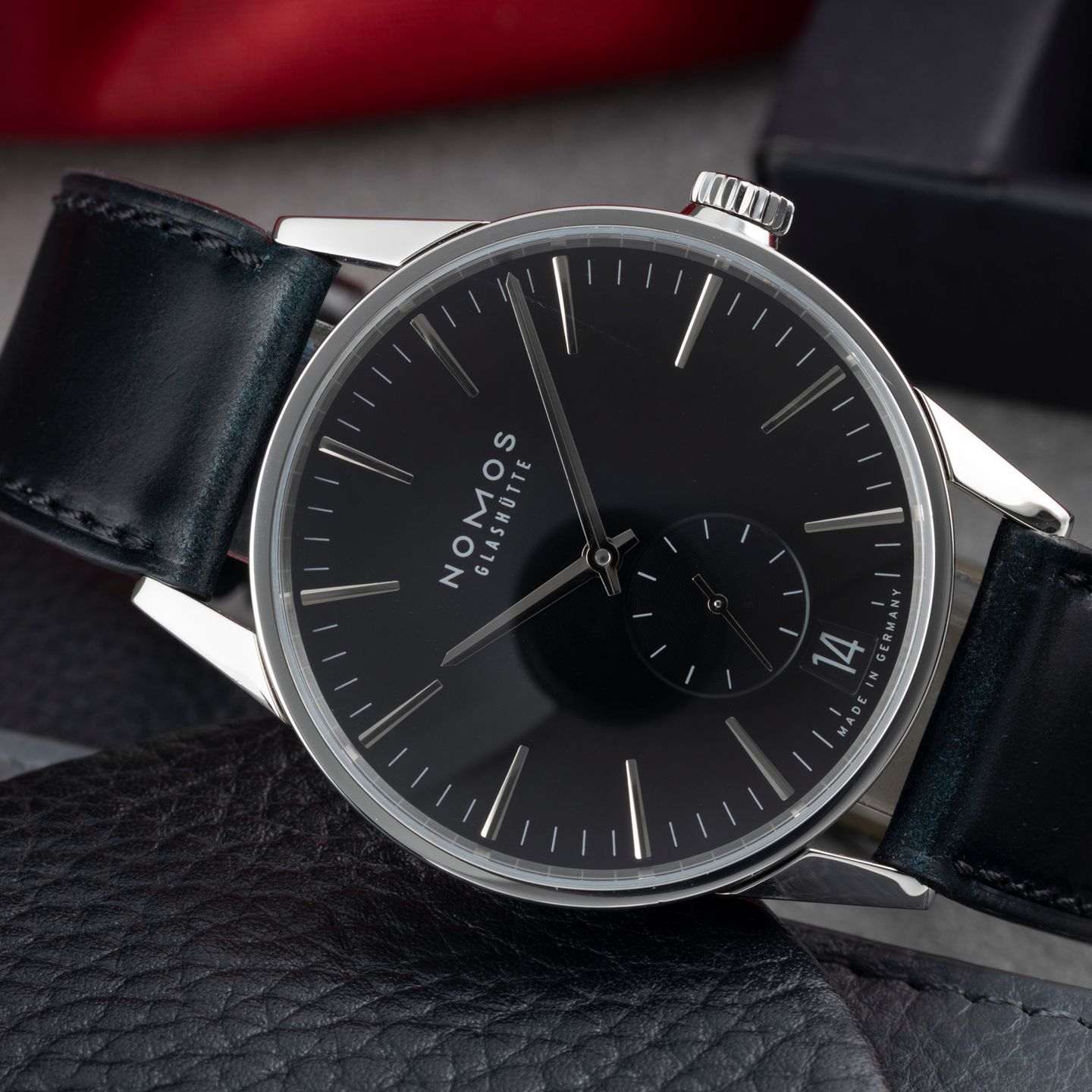 NOMOS Zürich Datum 804 (2015) - Grey dial 40 mm Steel case (2/8)