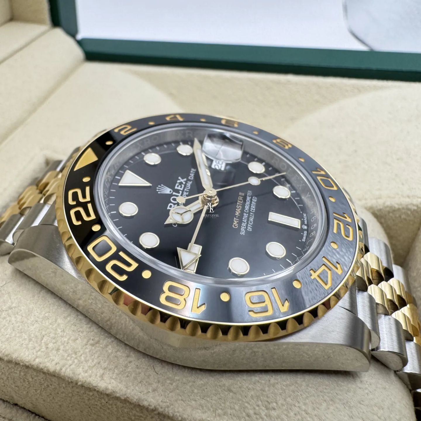 Rolex GMT-Master II 126713GRNR (2026) - 40mm Goud/Staal (8/8)