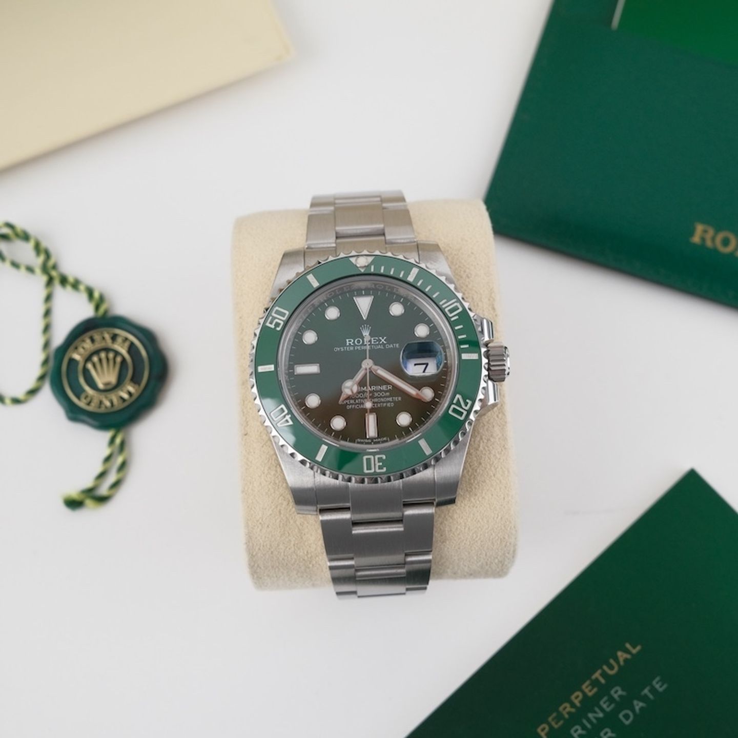 Rolex Submariner Date 116610LV (2017) - Green dial 40 mm Steel case (2/8)