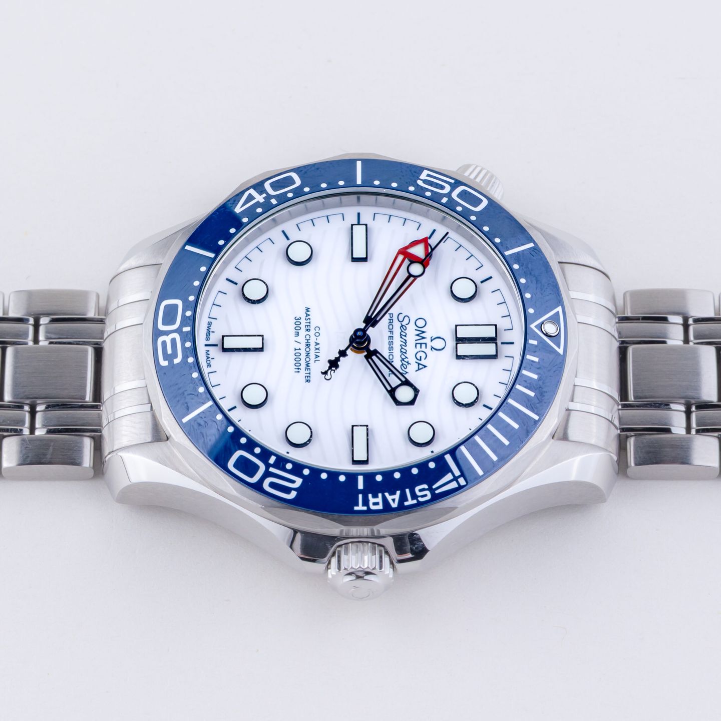 Omega Seamaster Diver 300 M 210.30.42.20.04.002 (2021) - White dial 42 mm Steel case (4/8)