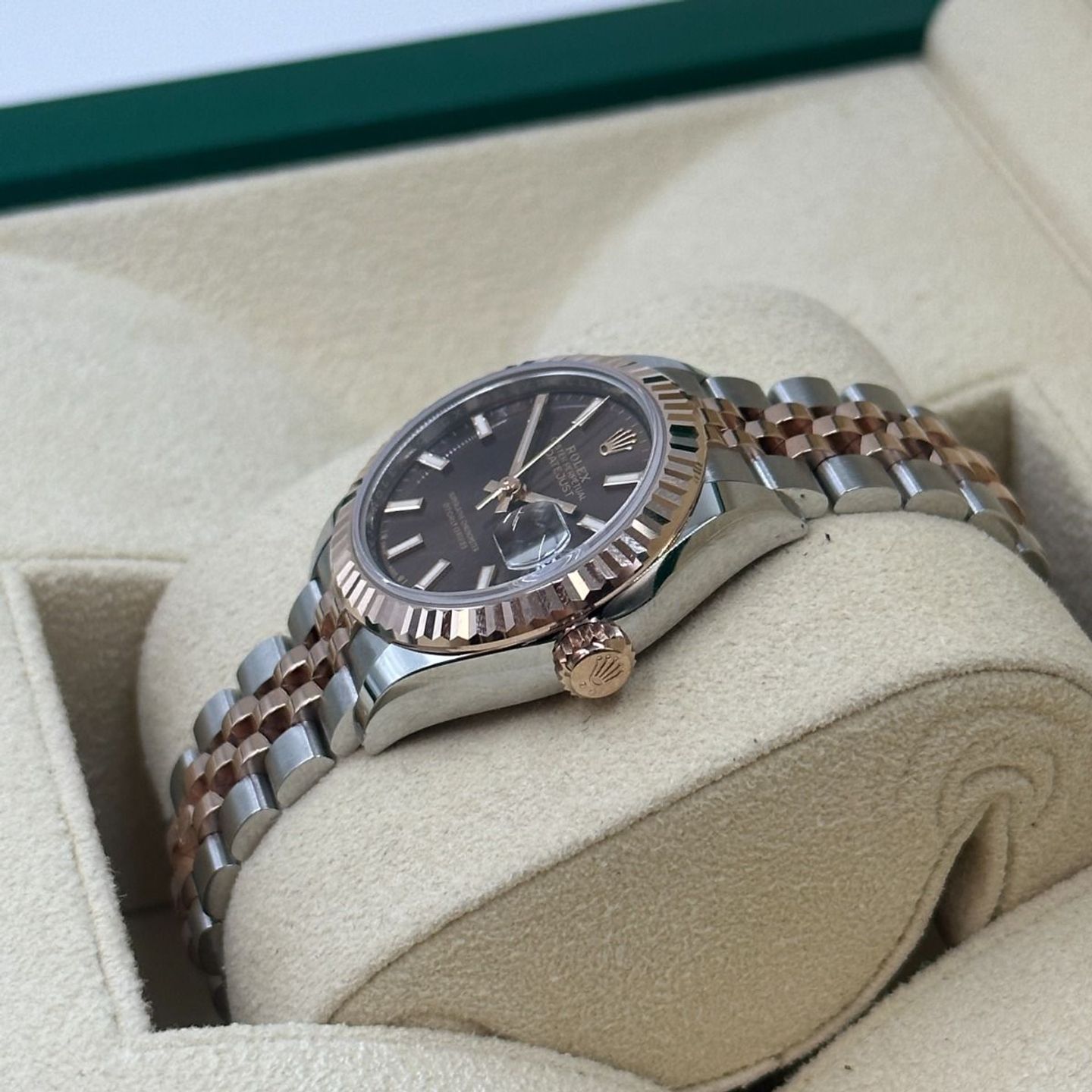 Rolex Lady-Datejust 279171 (2024) - Bruin wijzerplaat 28mm Staal (6/8)