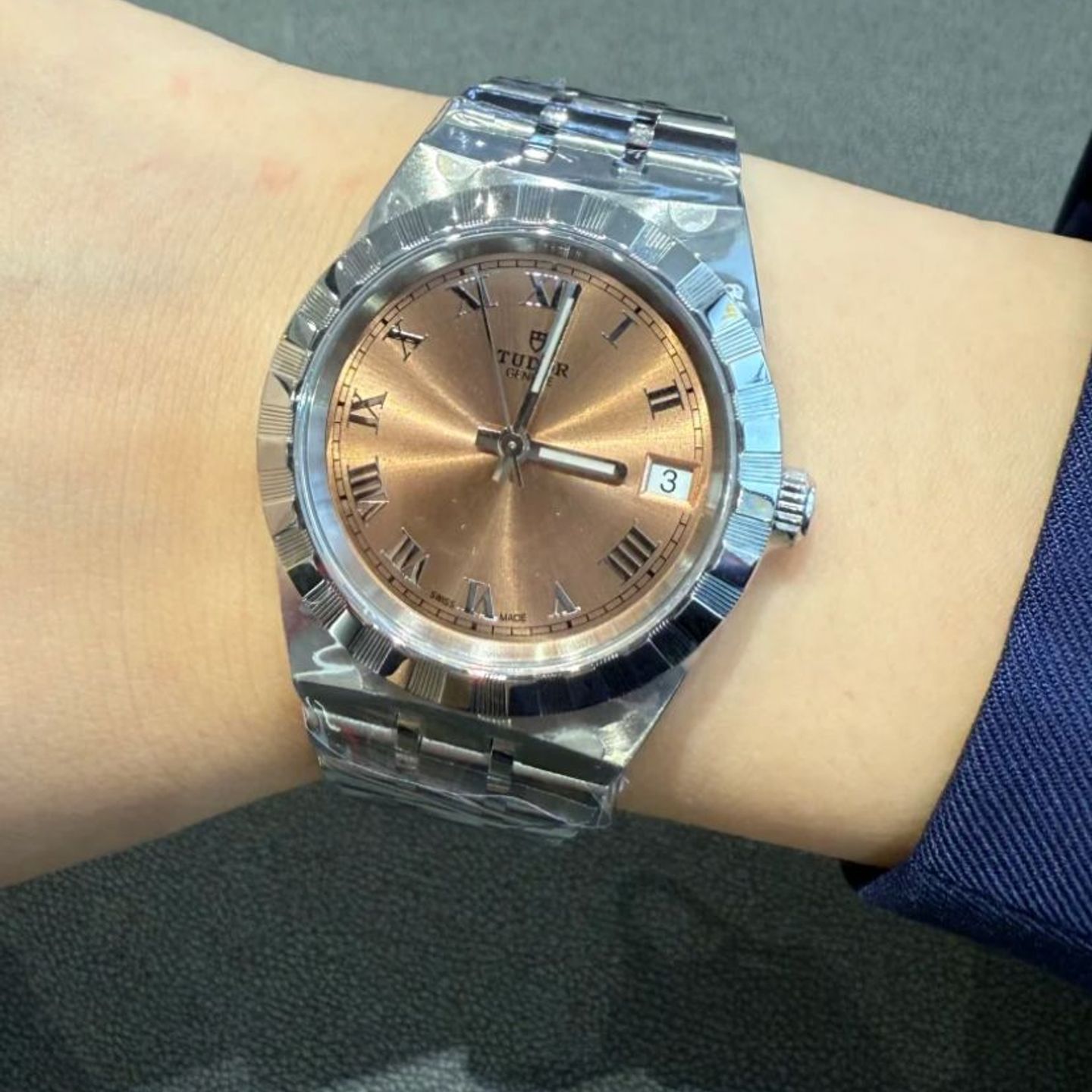 Tudor Royal 28400 (2024) - Pink dial 34 mm Steel case (1/4)
