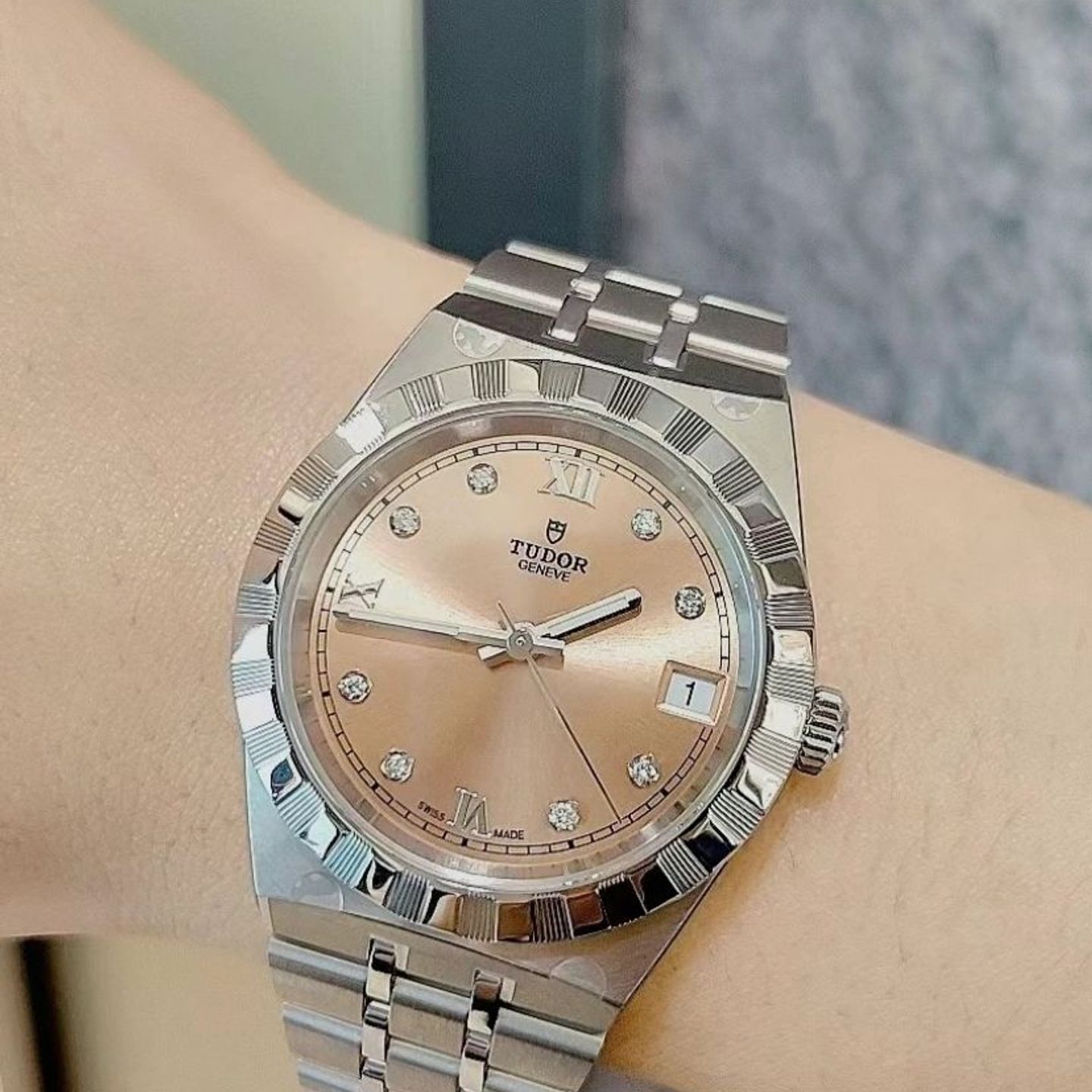 Tudor Royal 28400 (2024) - Pink dial 34 mm Steel case (3/4)