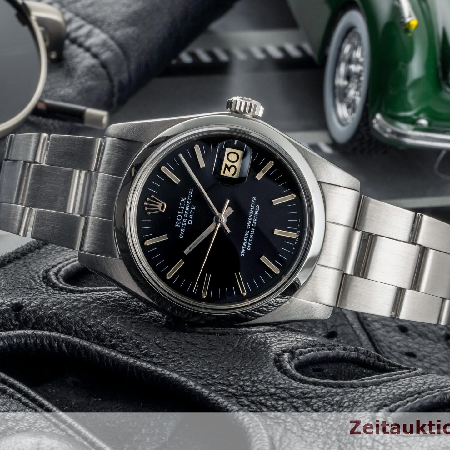 Rolex Oyster Perpetual Date 1500 (1977) - Black dial 34 mm Steel case (2/8)