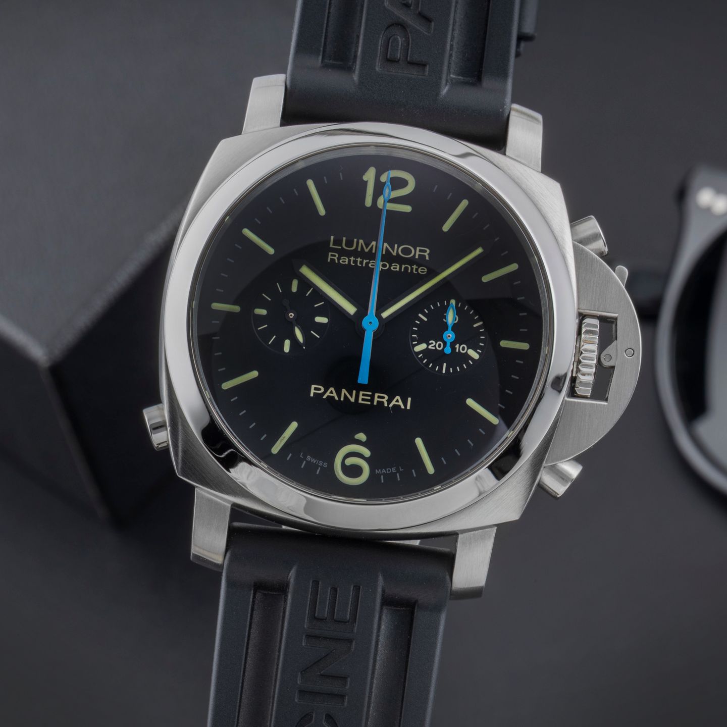 Panerai Special Editions PAM00362 (2010) - Black dial 44 mm Steel case (3/8)