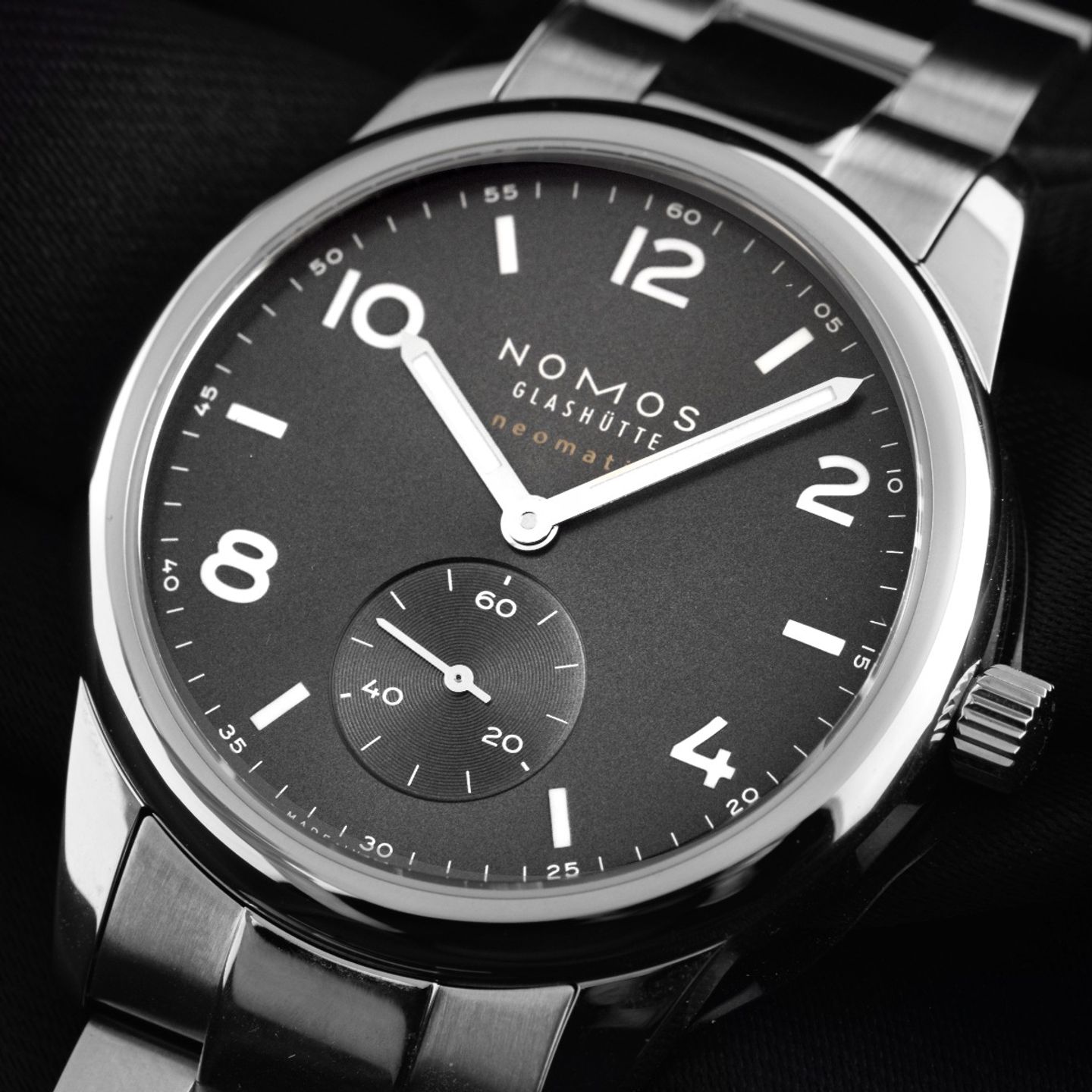 NOMOS Club Neomatik 764 (2025) - Grey dial 40 mm Steel case (3/7)