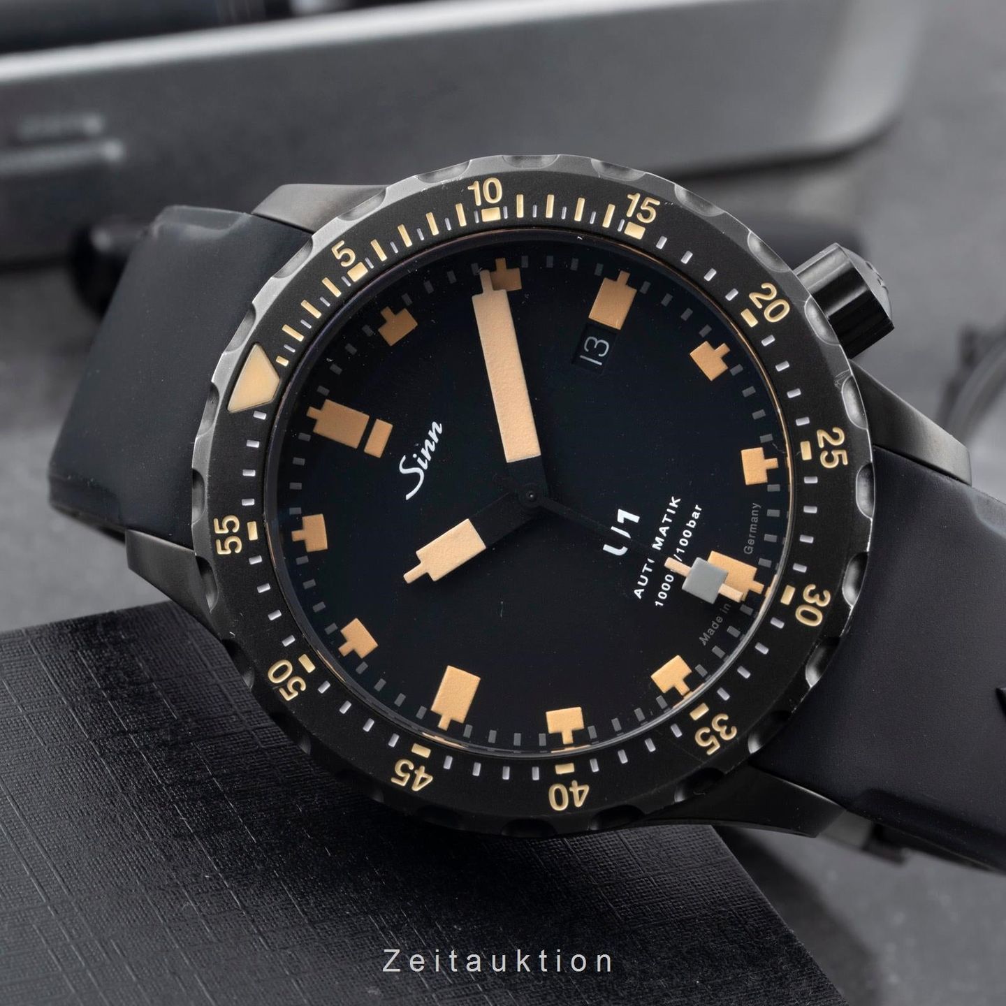 Sinn U1 1010.023 (Onbekend (willekeurig serienummer)) - Zwart wijzerplaat 44mm Staal (2/8)