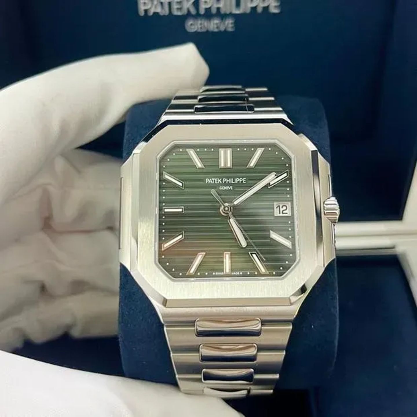 Patek Philippe Cubitus 5821/1A-001 (2024) - Green dial 45 mm Steel case (6/6)