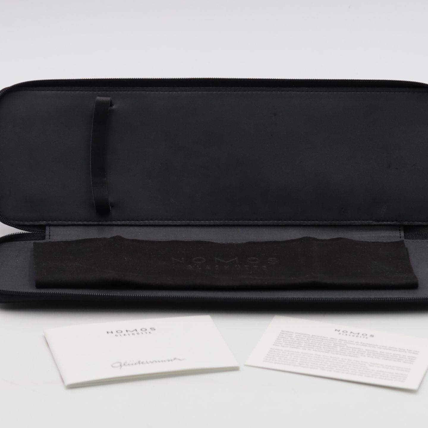 NOMOS Tangomat GMT 635 - (8/8)