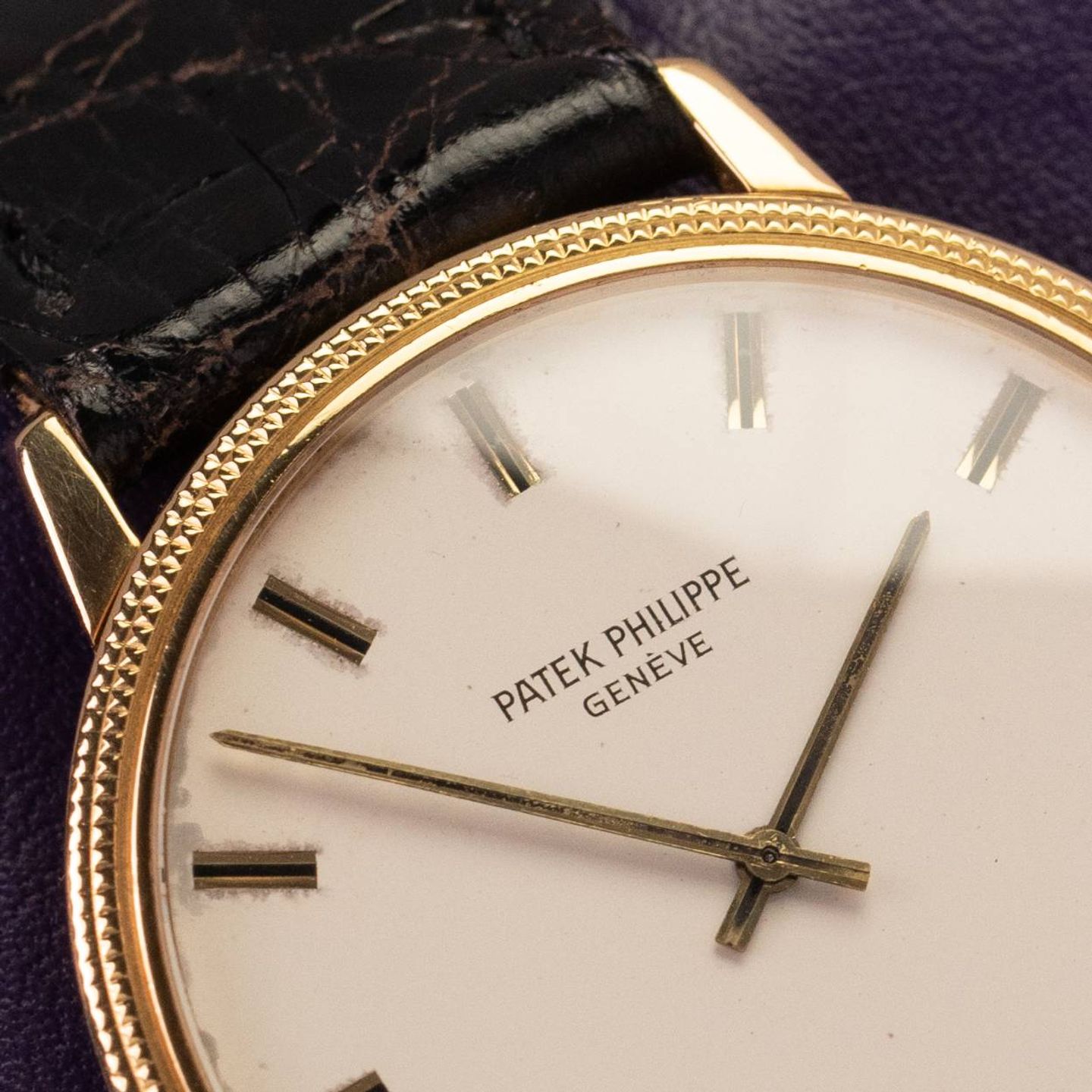 Patek Philippe Calatrava 3950 (Unknown (random serial)) - White dial 35 mm Yellow Gold case (2/6)