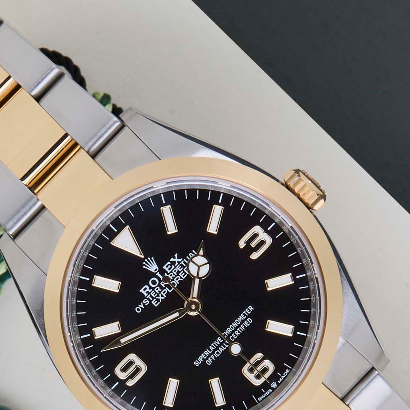 Rolex Explorer 124273 (2022) - Black dial 36 mm Gold/Steel case (3/8)