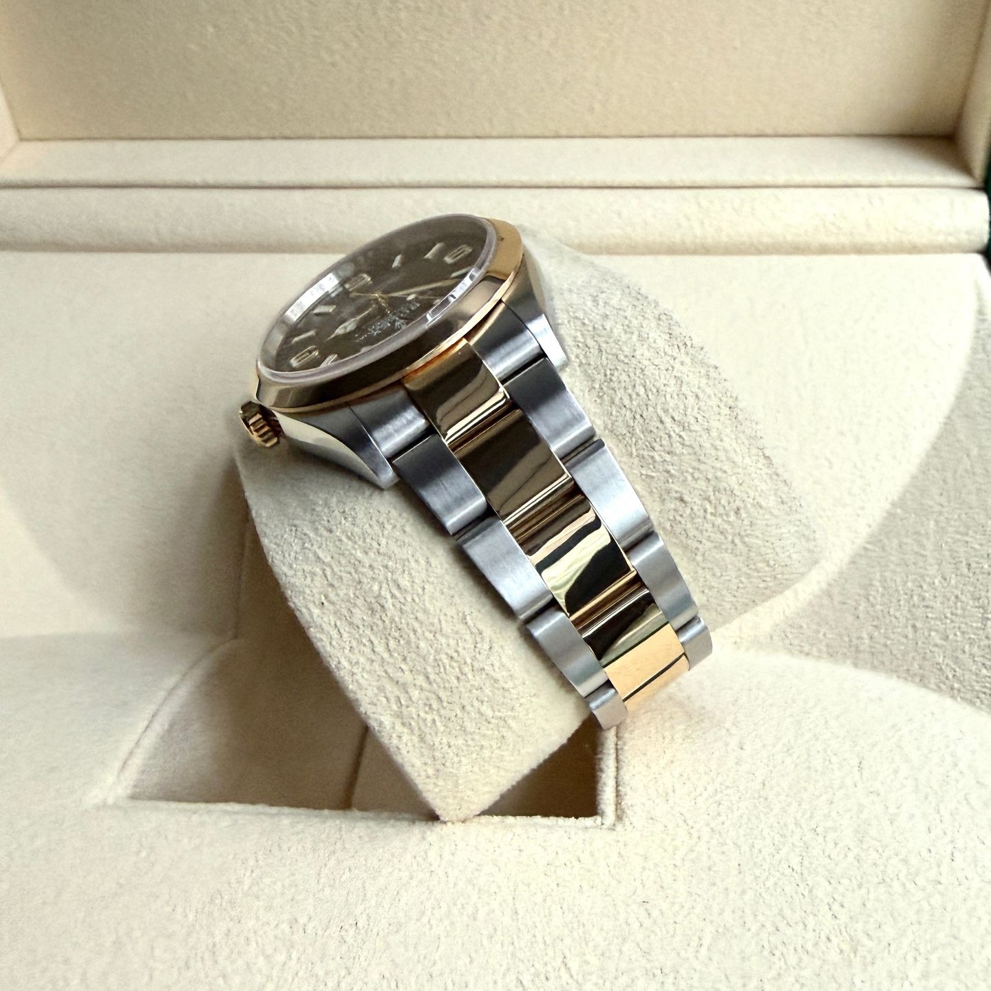 Rolex Explorer 124273 (2022) - Zwart wijzerplaat 36mm Goud/Staal (10/14)