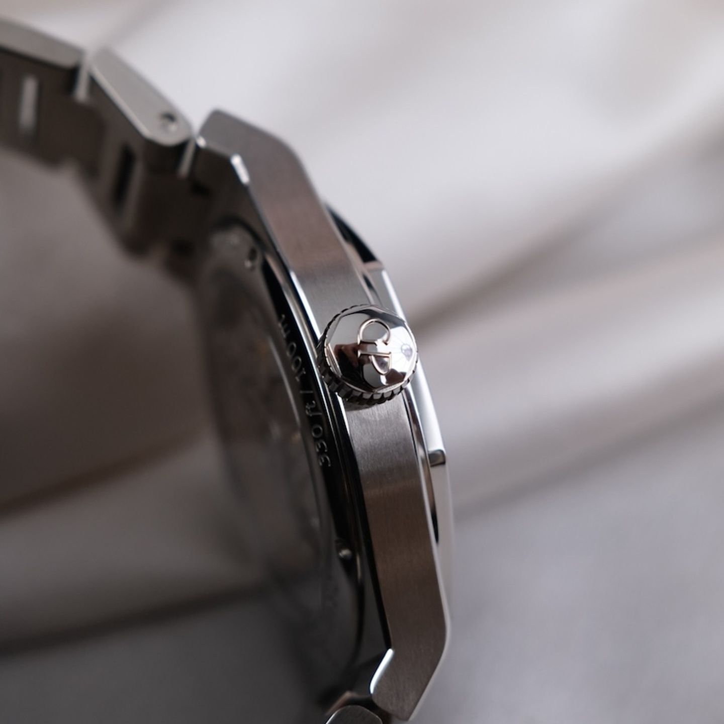 Girard-Perregaux Laureato 81010-11-431-11A (2021) - Blue dial 43 mm Steel case (7/8)