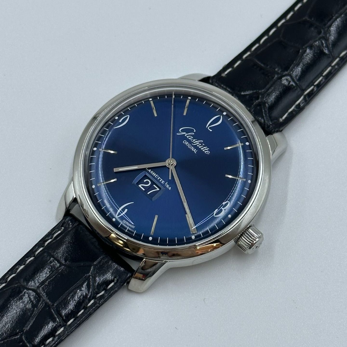 Glashütte Original Sixties Panorama Date 2-39-47-06-02-04 (2024) - Blauw wijzerplaat 42mm Staal (3/8)