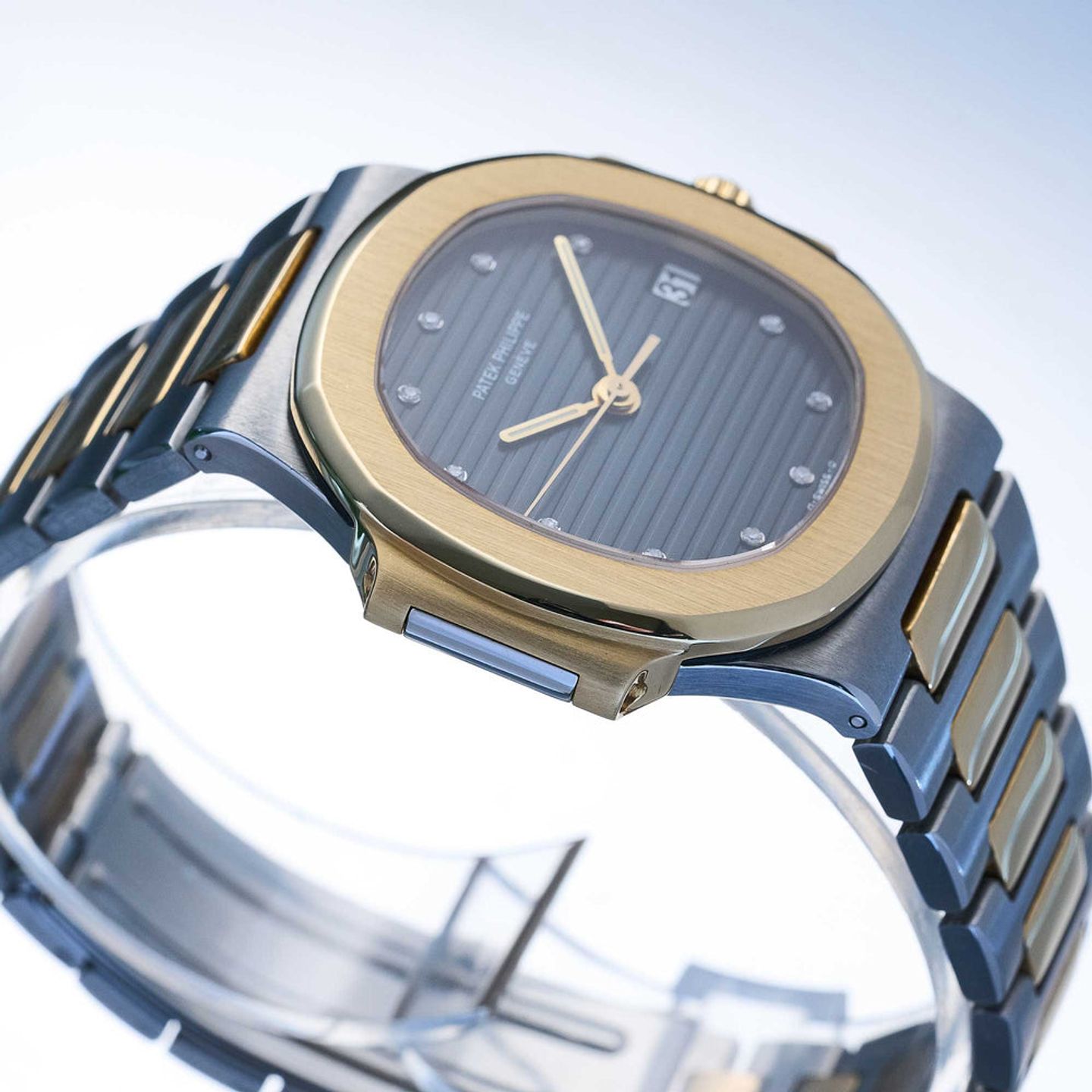 Patek Philippe Nautilus 3800/1 (1985) - Blauw wijzerplaat 39mm Goud/Staal (3/6)