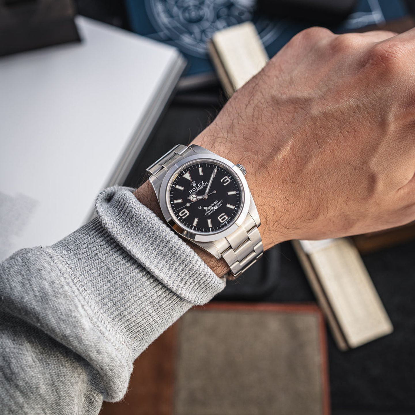 Rolex Explorer 214270 (2017) - Black dial 39 mm Steel case (4/8)