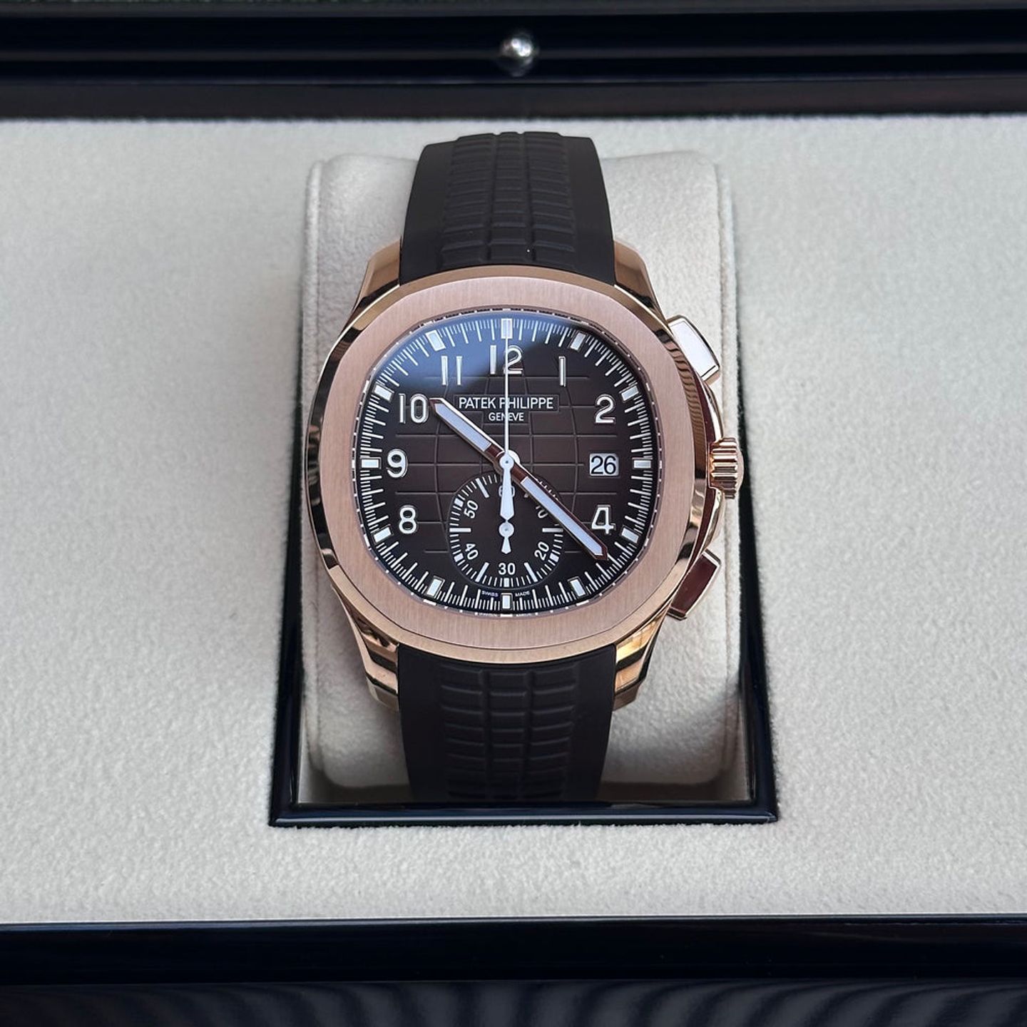 Patek Philippe Aquanaut 5968R-001 (2025) - Brown dial 42 mm Rose Gold case (5/5)