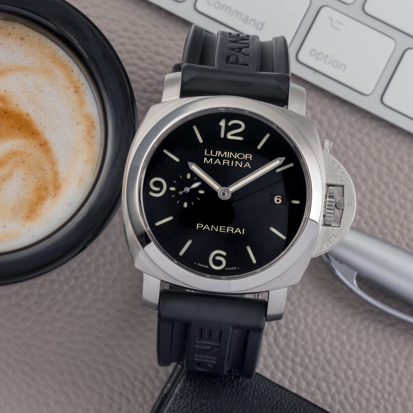 Panerai Luminor Marina 1950 3 Days Automatic PAM00328 (2012) - Black dial 44 mm Steel case (1/8)