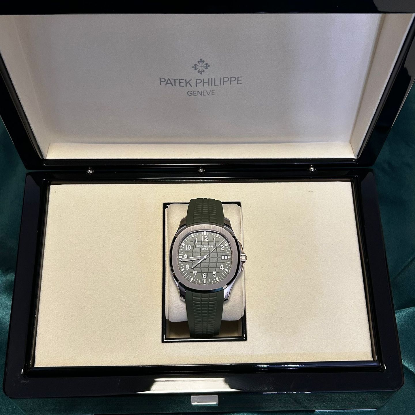 Patek Philippe Aquanaut 5168G-010 (2025) - Groen wijzerplaat 42mm Witgoud (3/8)