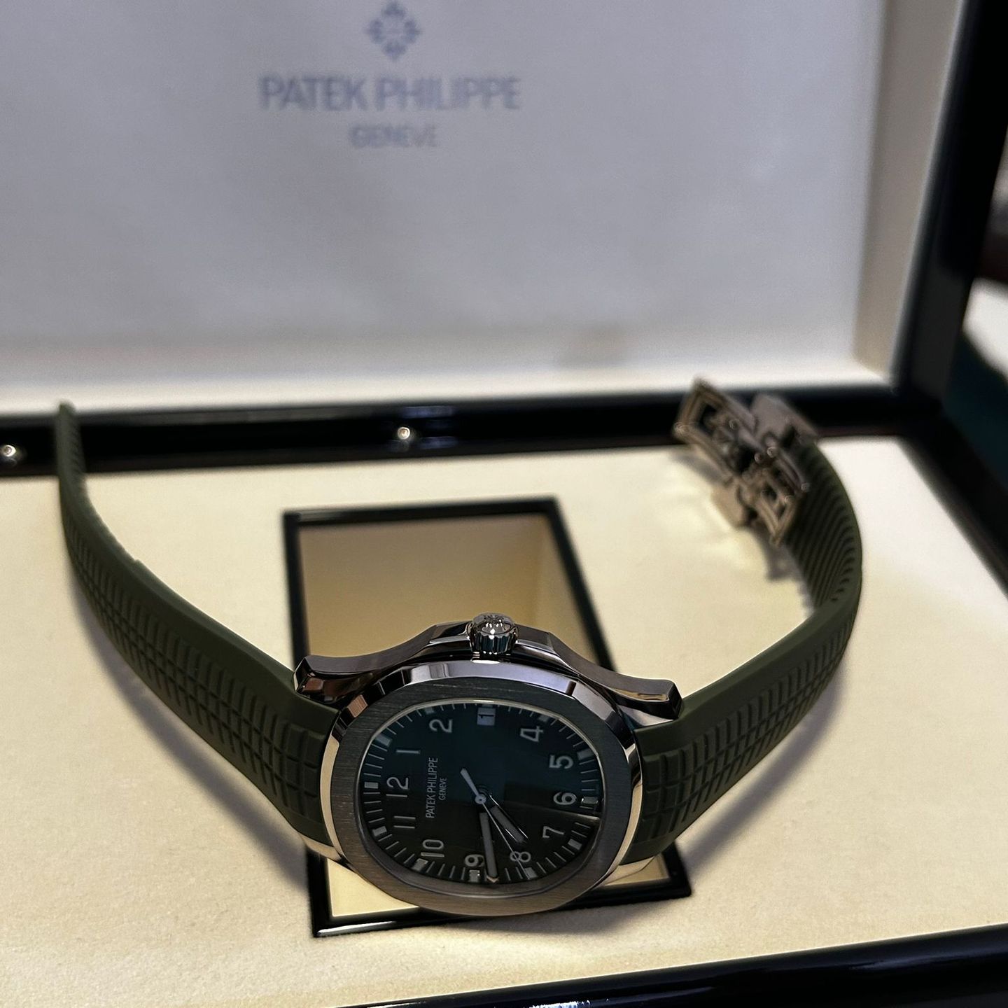 Patek Philippe Aquanaut 5168G-010 (2025) - Groen wijzerplaat 42mm Witgoud (2/8)