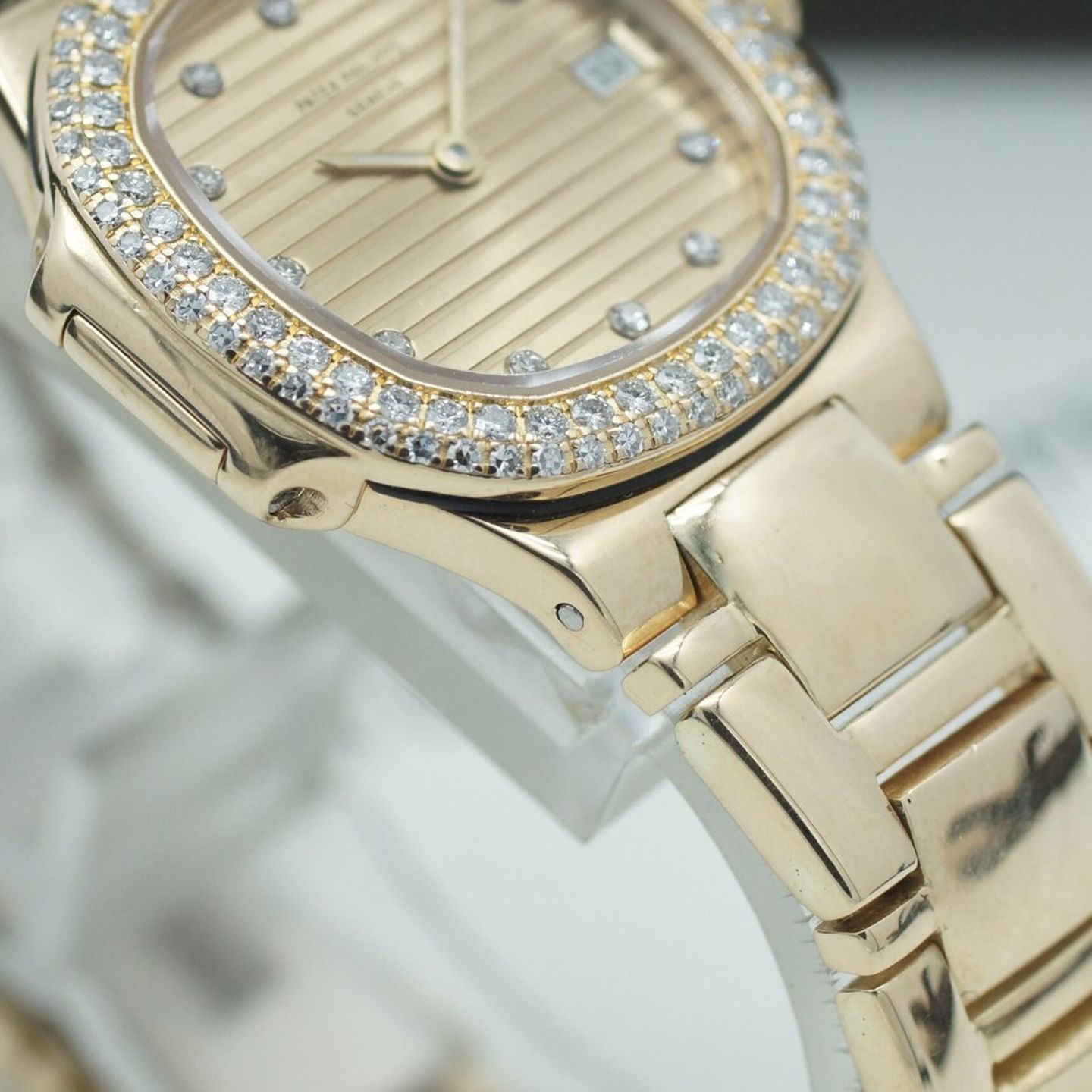 Patek Philippe Nautilus 4700/54 (1991) - Champagne dial 27 mm Yellow Gold case (7/8)