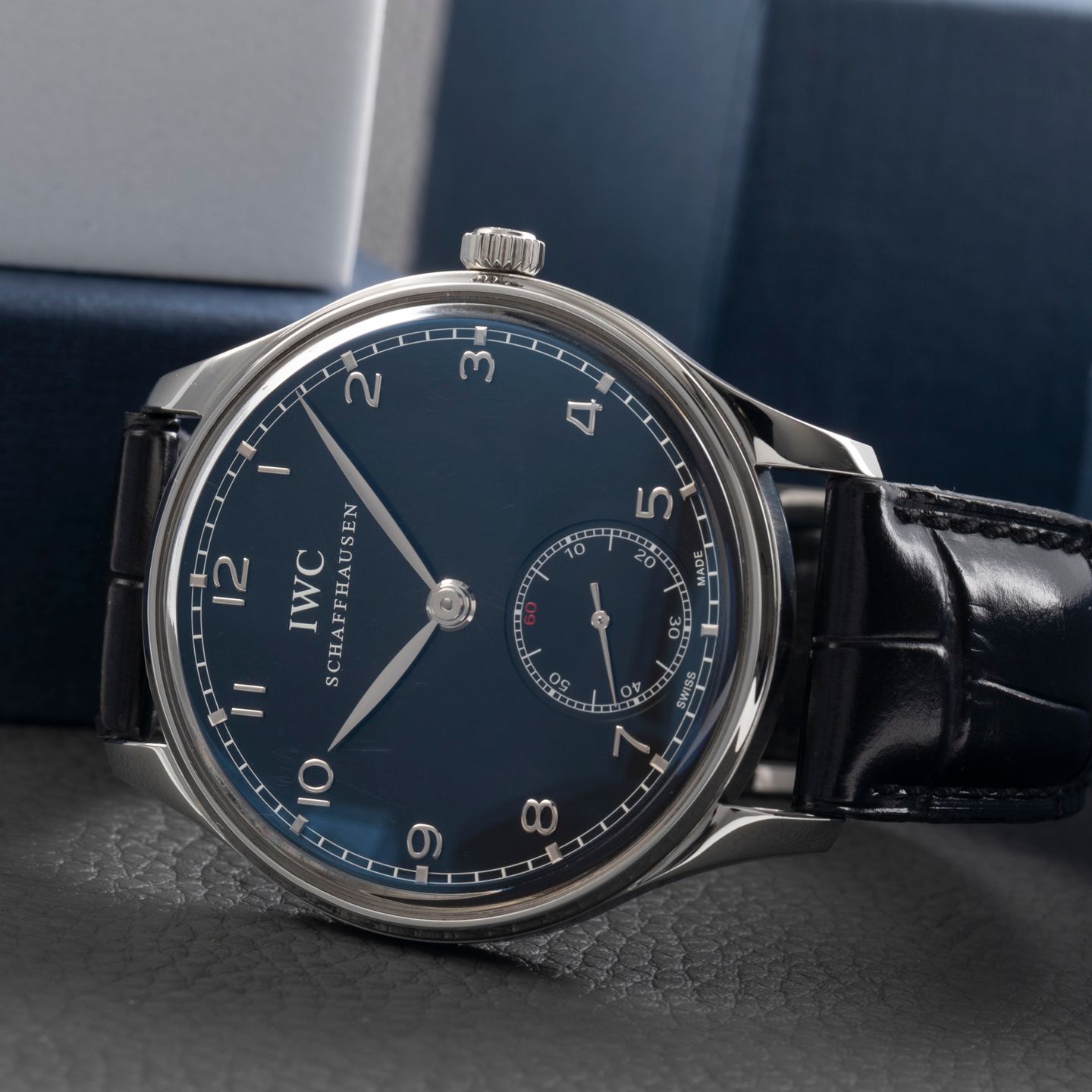 IWC Portuguese Hand-Wound IW545407 (2016) - Zwart wijzerplaat 44mm Staal (2/8)