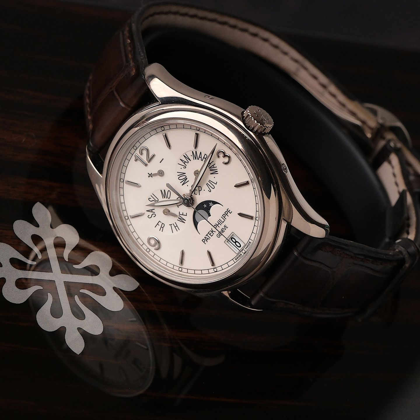 Patek Philippe Annual Calendar 5146G (2011) - Champagne wijzerplaat 39mm Witgoud (4/6)