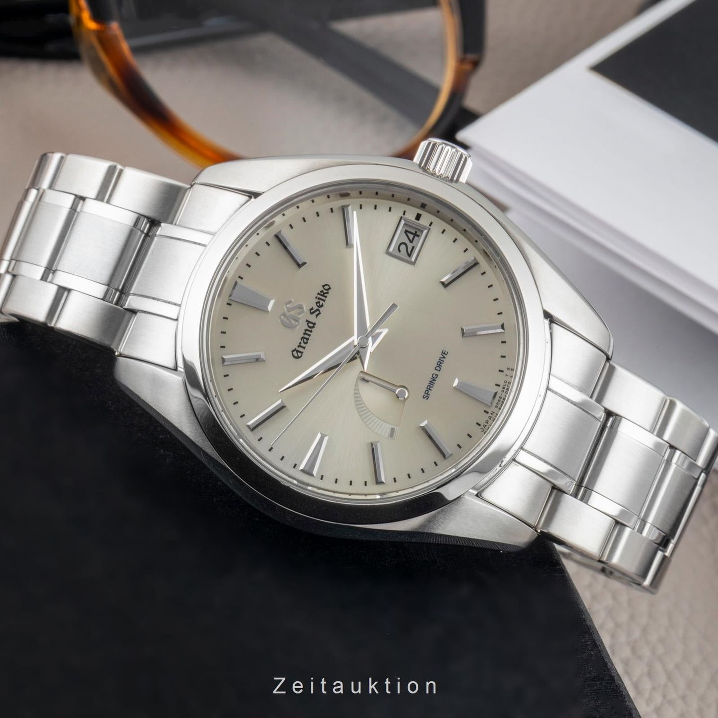 Grand Seiko Heritage Collection SBGA201 (Unknown (random serial)) - Silver dial 42 mm Steel case (2/8)
