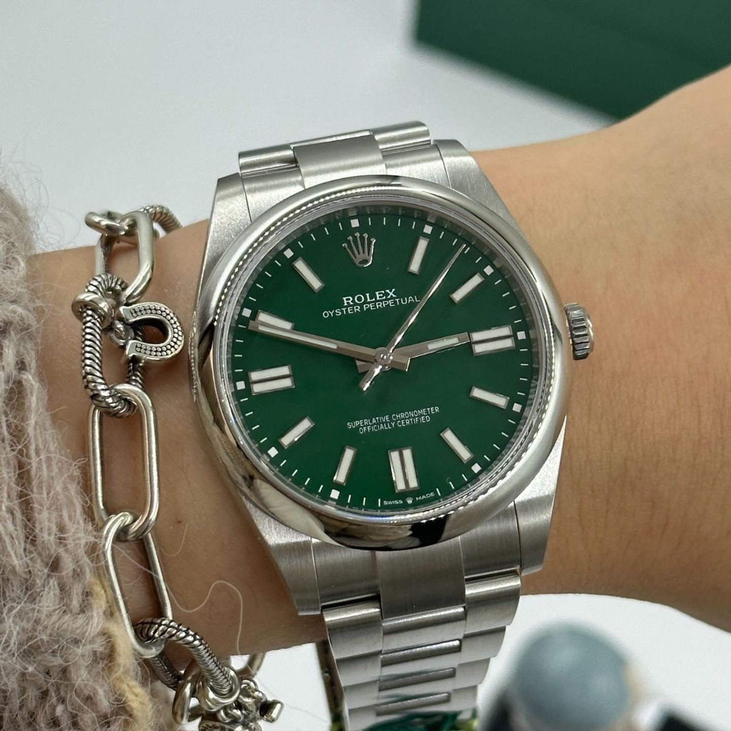 Rolex Oyster Perpetual 41 124300 - (2/8)