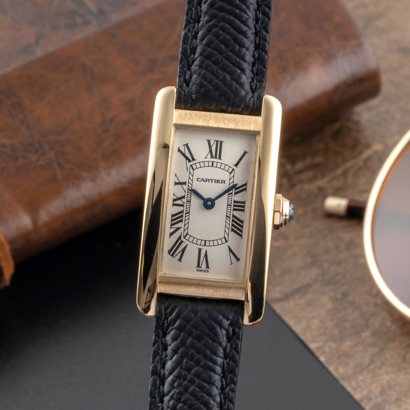 Cartier Tank Américaine W26015K2 (1996) - Silver dial 19 mm Yellow Gold case (3/8)