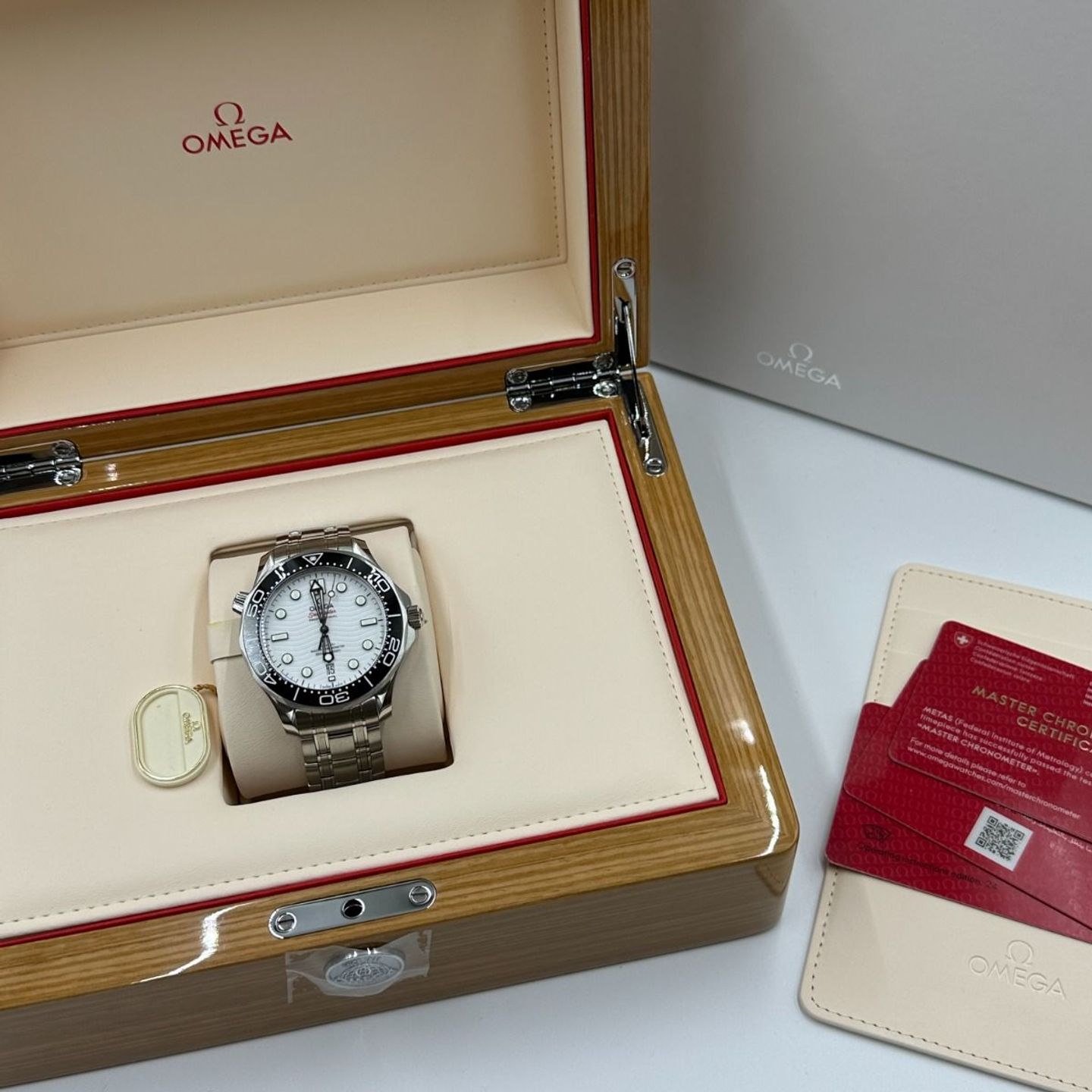 Omega Seamaster Diver 300 M 210.30.42.20.04.001 (2023) - Wit wijzerplaat 42mm Staal (3/8)