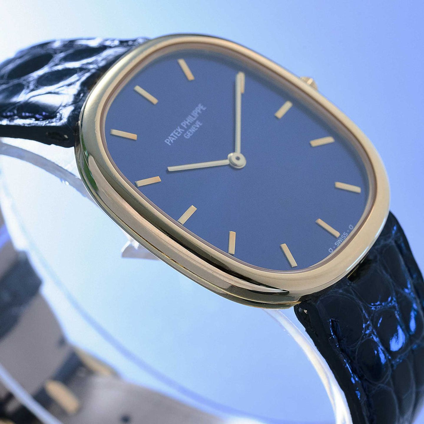 Patek Philippe Golden Ellipse 3738/100 (1992) - Blauw wijzerplaat 35mm Geelgoud (4/8)