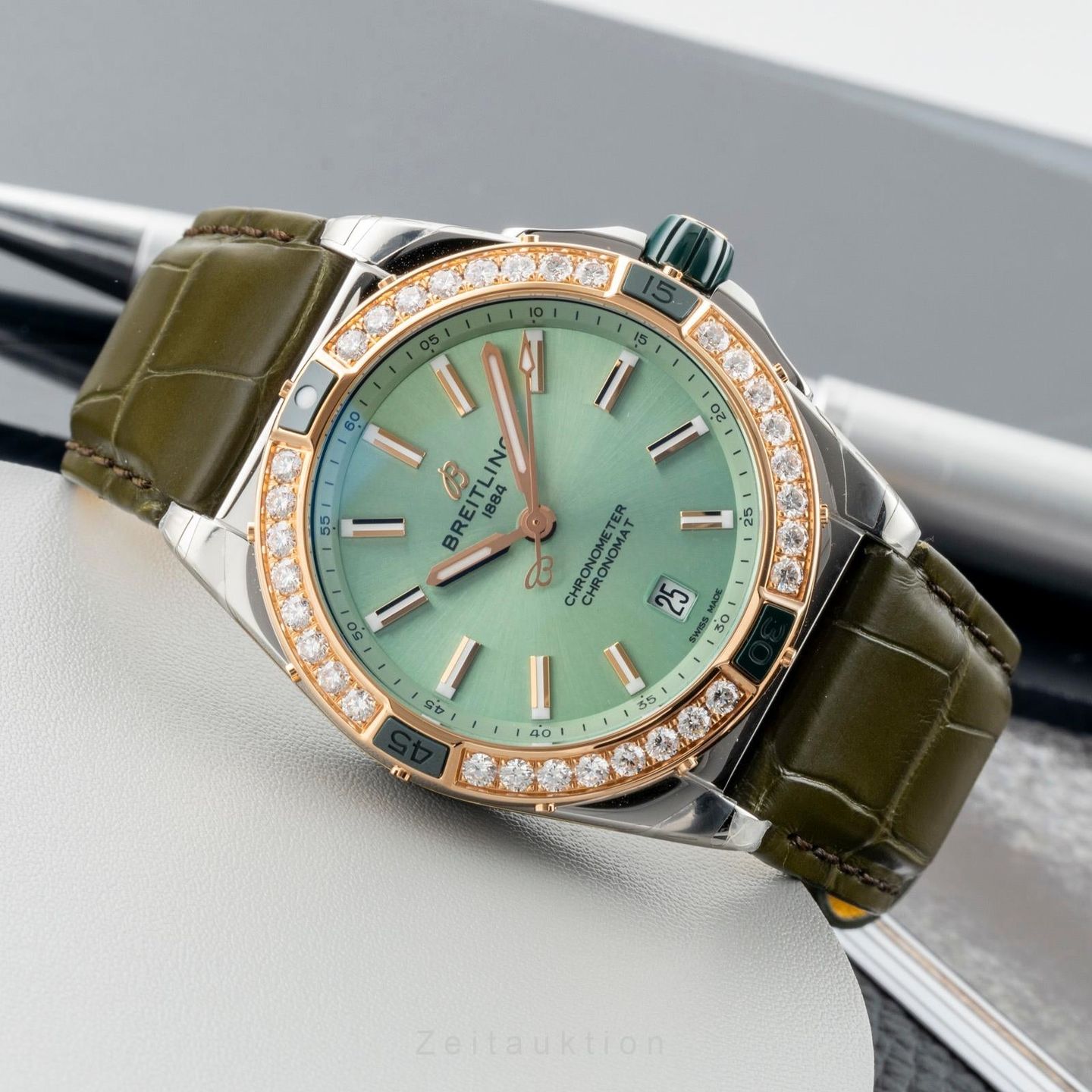 Breitling Chronomat 38 U17356531L1P1 (Unknown (random serial)) - Pink dial 38 mm Gold/Steel case (2/8)
