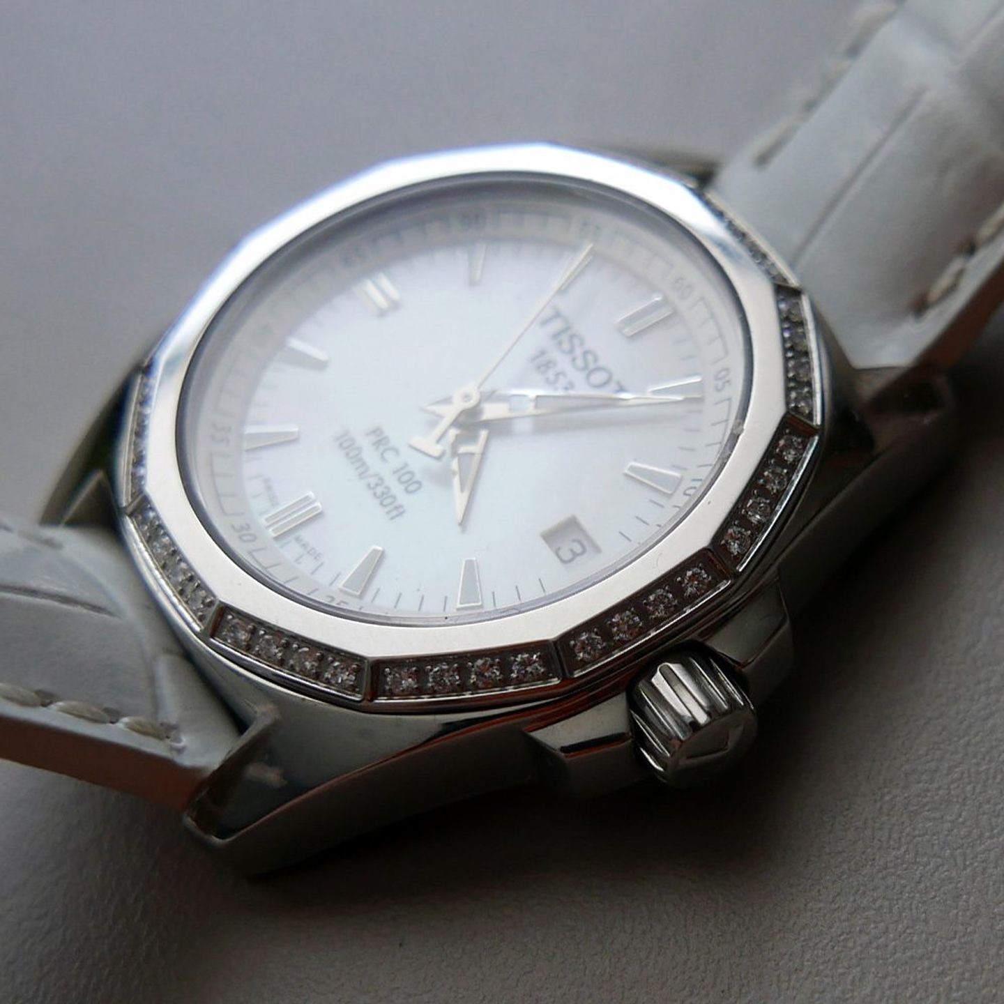 Tissot Unknown T22.1.151.21 (2025) - White dial 28 mm Steel case (4/8)