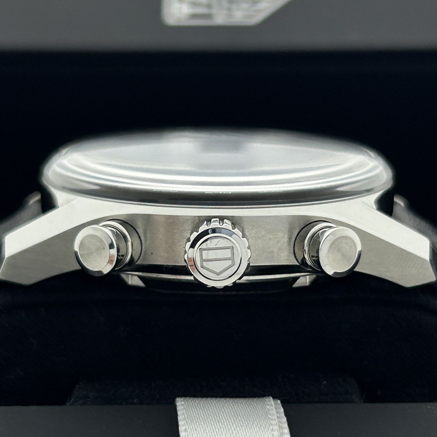 TAG Heuer Carrera CBS2210.FC6534 (2025) - Zwart wijzerplaat 39mm Staal (3/8)